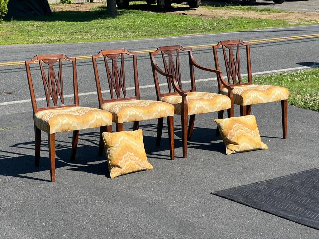 Fine Set of Four Antique 18th Century Carved Mahogany Hepplewhite Chairs In Good Condition For Sale In Westfield, MA