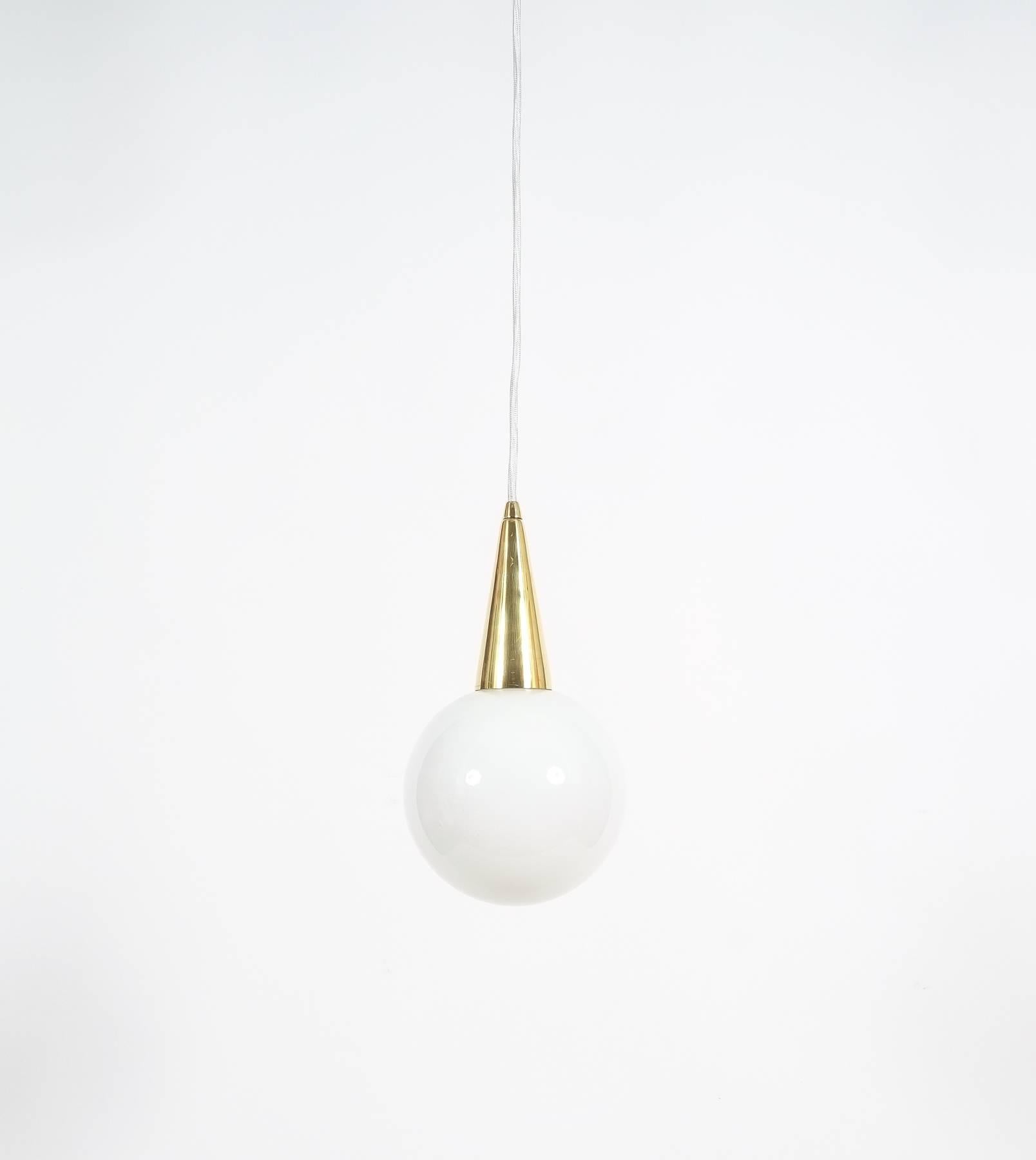 Art Déco Raffinato set di quattro ciondoli in vetro opalino Art Deco in vendita