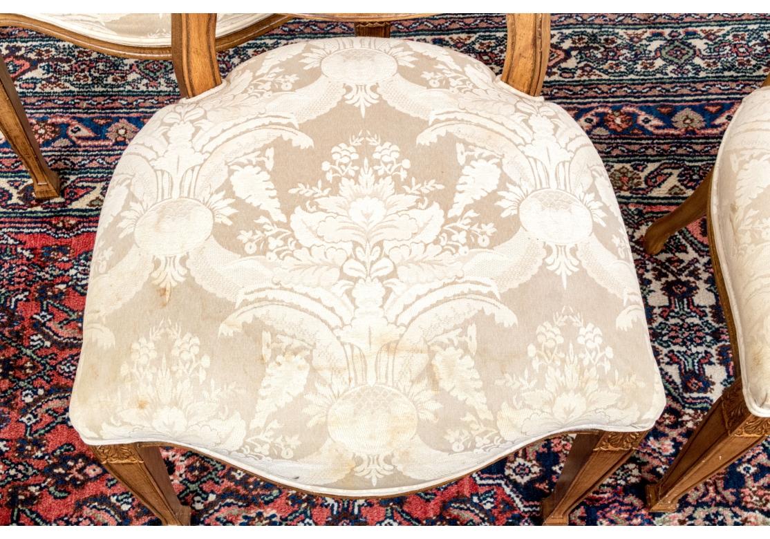Ensemble de quatre chaises de salle à manger à dossier en toile en vente 8