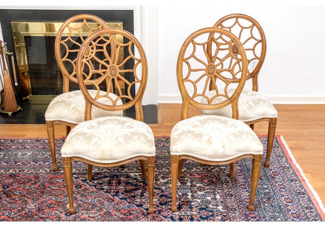Ensemble de quatre chaises de salle à manger à dossier en toile en vente 9