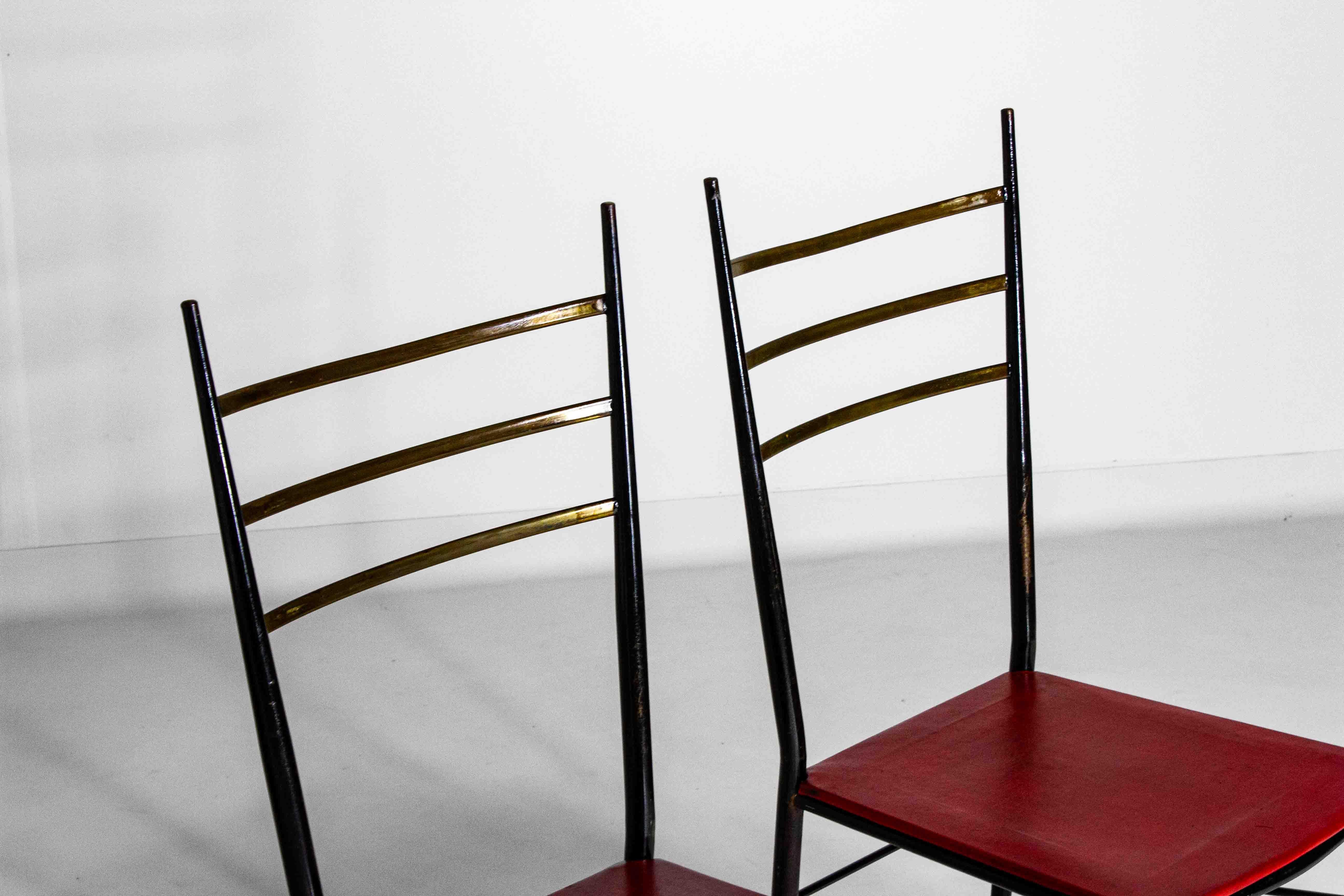Fine set of metal dining chairs with red leather seating, Italy 1970s In Good Condition For Sale In Antwerpen, VAN