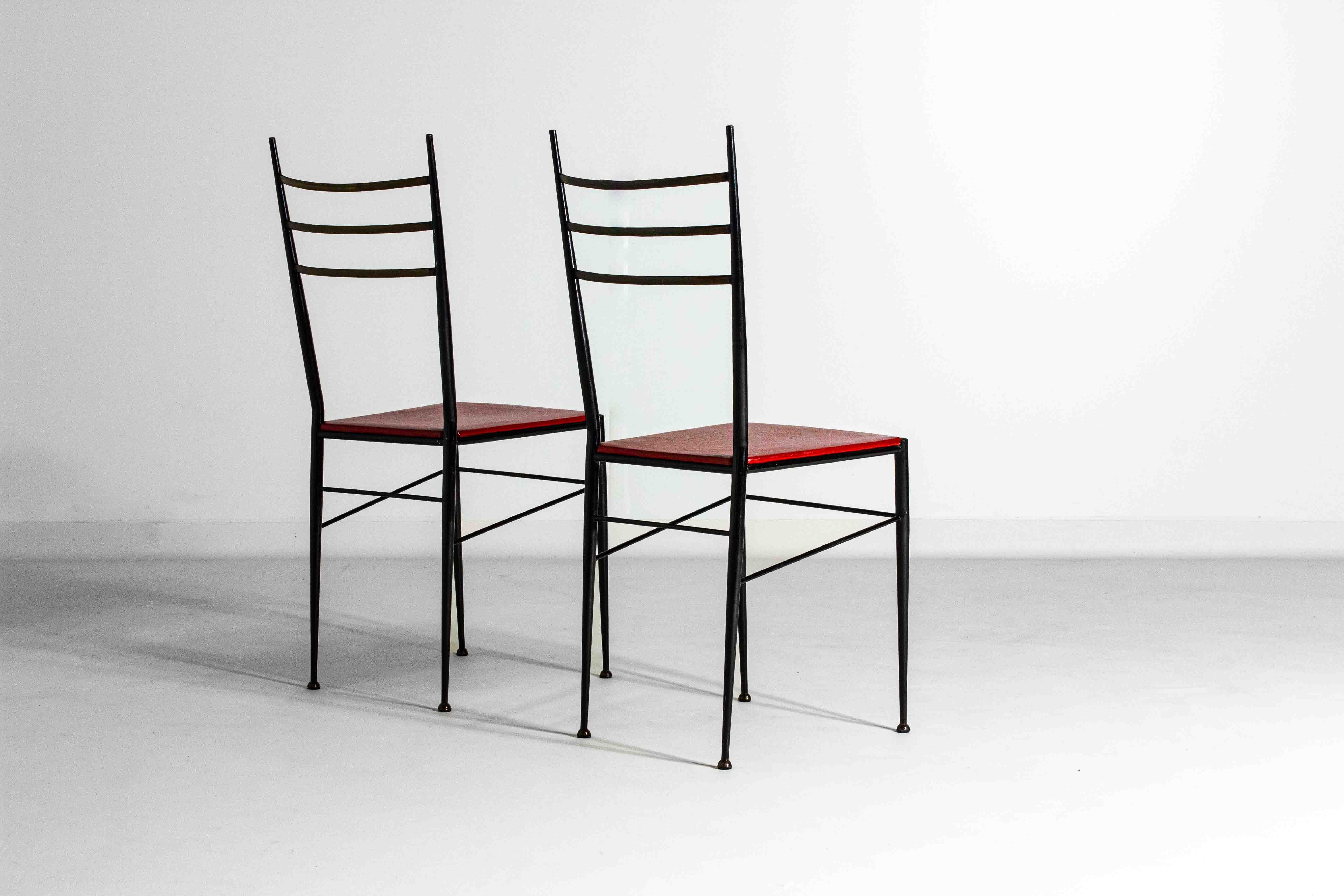 Metal Fine set of metal dining chairs with red leather seating, Italy 1970s For Sale