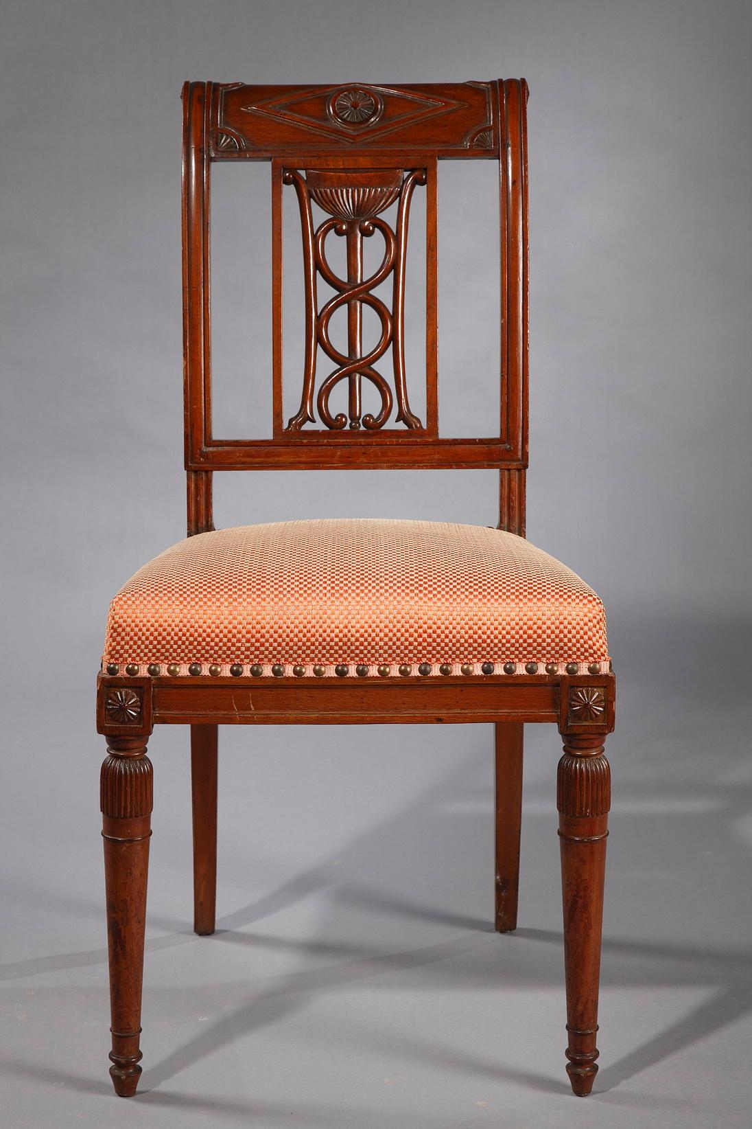 Bear the stamp JB Jacob

Fine set of six chairs, with an openwork backrest carved in the upper part with a wheel in a diamond and on the corners, and on the lower part with a tripod with a fluted bowl in a frame. They rest on straight front feet and
