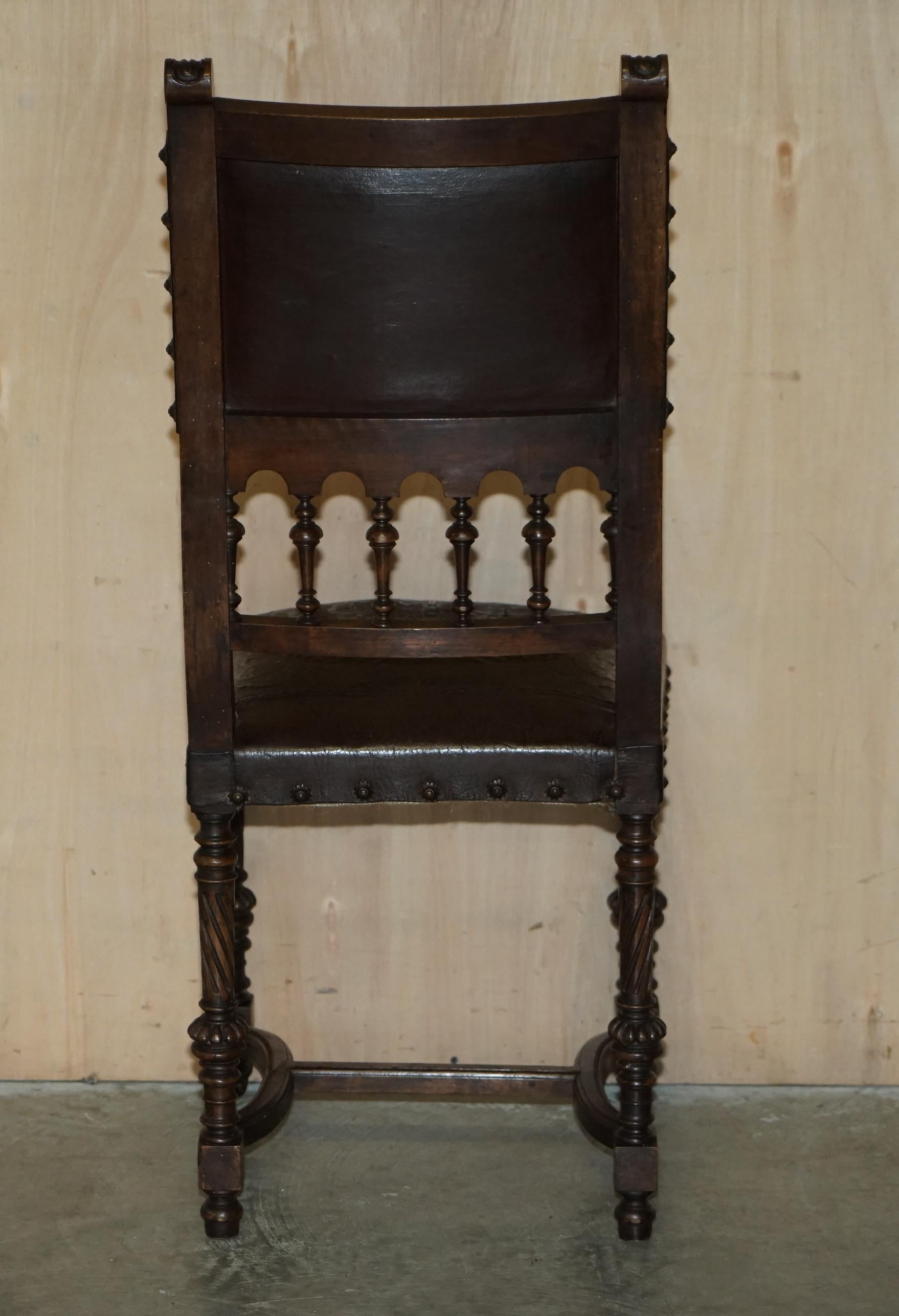 Feiner Satz von sechs Henry II um 1880 Französisch OAK & geprägtem Leder Esszimmerstühle im Angebot 11
