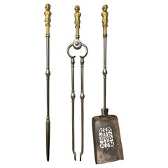 Un bel ensemble d
outils de pompiers anciens en acier et en laiton.