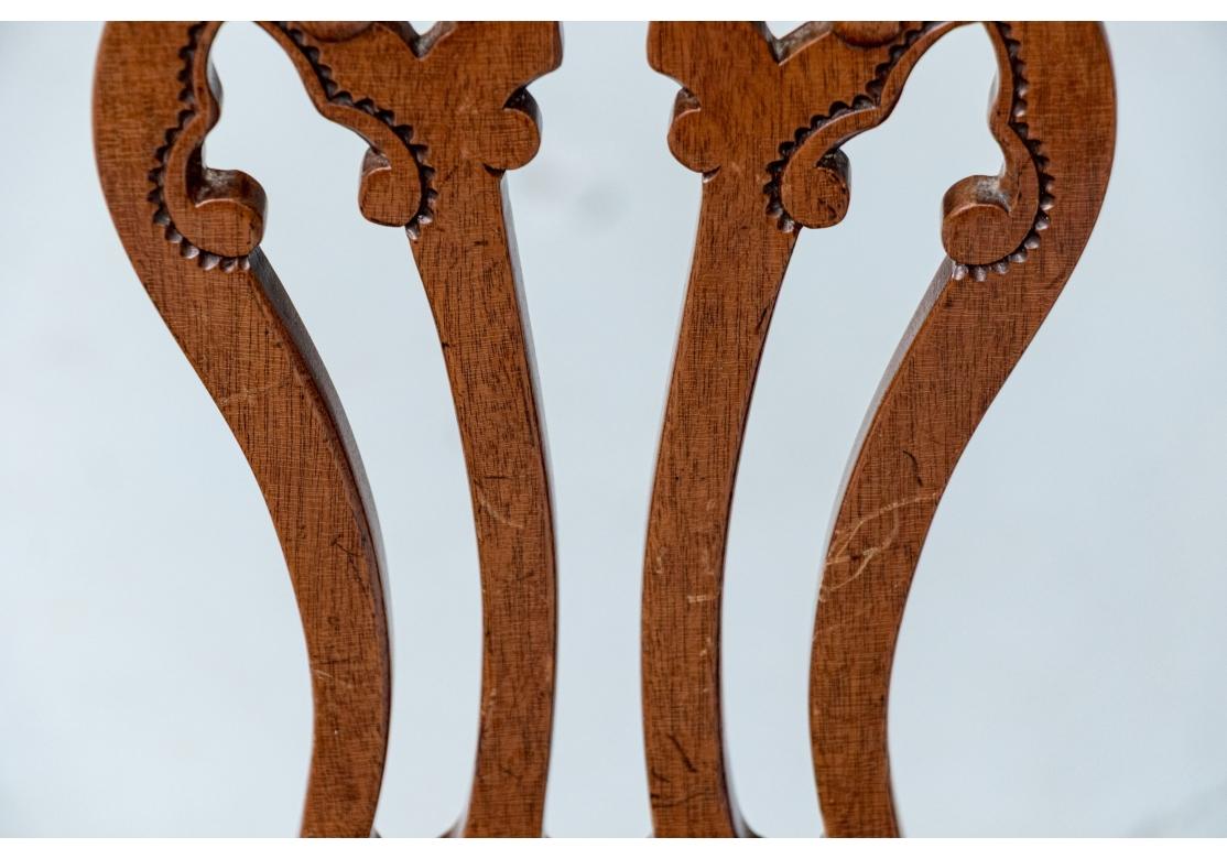 Feines Set von gut geschnitzten Chippendale-Stil Esszimmerstühlen im Angebot 8