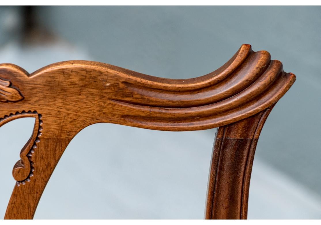 Feines Set von gut geschnitzten Chippendale-Stil Esszimmerstühlen im Zustand „Relativ gut“ im Angebot in Bridgeport, CT