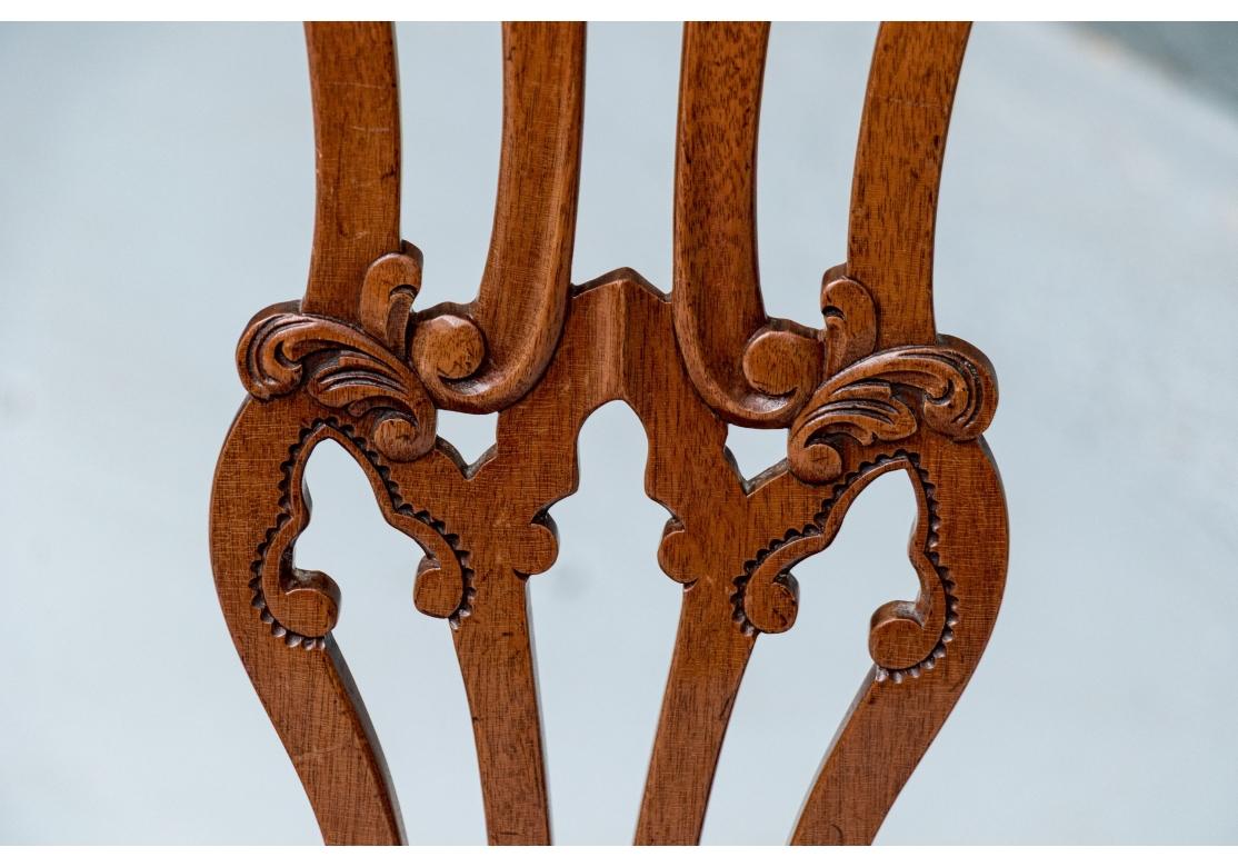 Feines Set von gut geschnitzten Chippendale-Stil Esszimmerstühlen im Angebot 3
