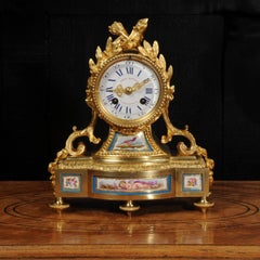 Fine orologio francese antico in porcellana di Sevres e ormolu