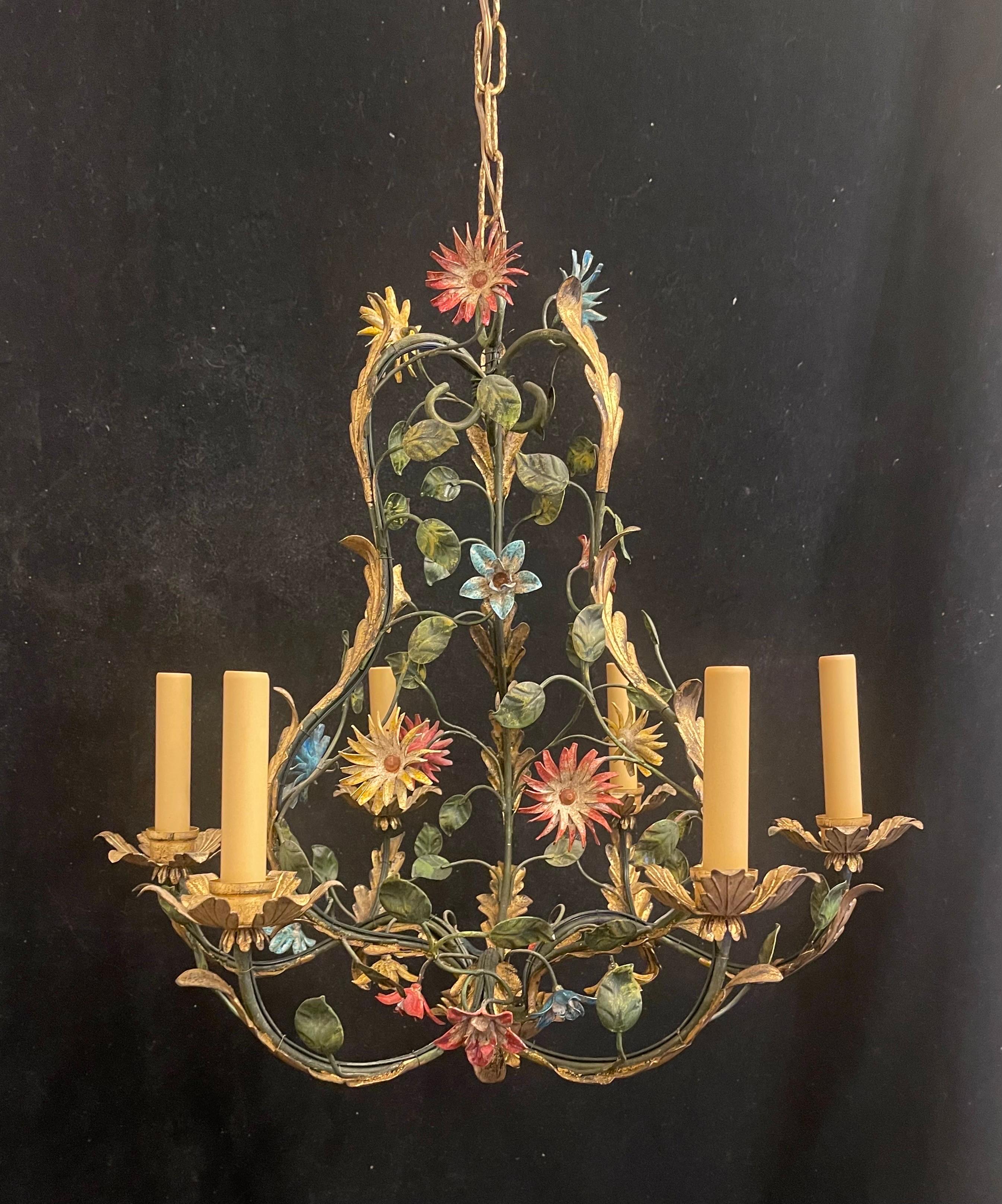 Fine Shabby Chic Italian Gold Gilt Tole Polychrome Fixture Basket Chandelier In Good Condition In Roslyn, NY