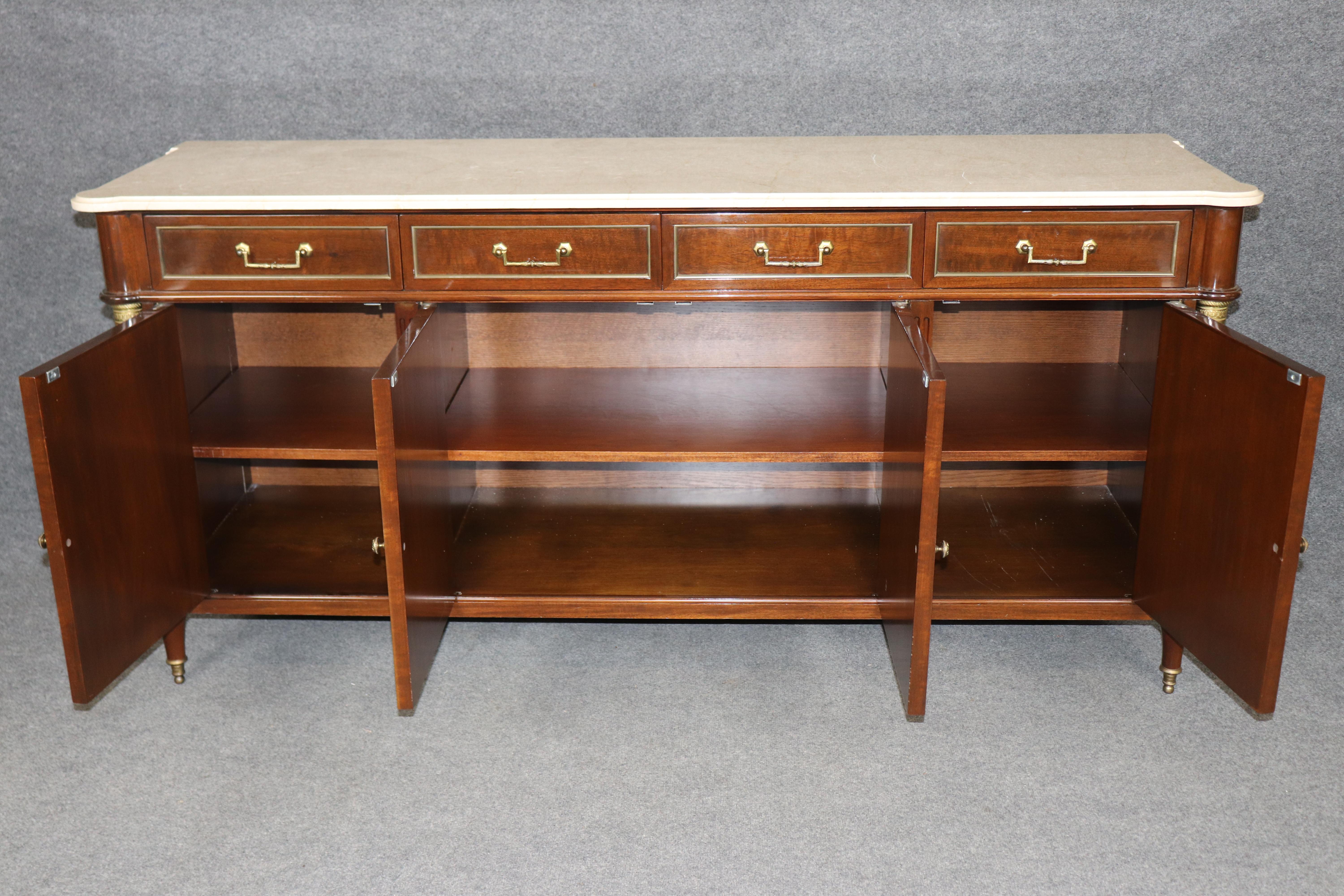 Elegant Maison Jansen Style Bronze-Mounted Mahogany and Marble-Top Sideboard – 20th Century Neoclassical Excellence

This superb Maison Jansen–style sideboard is a masterclass in refined European craftsmanship, blending French Neoclassical lines
