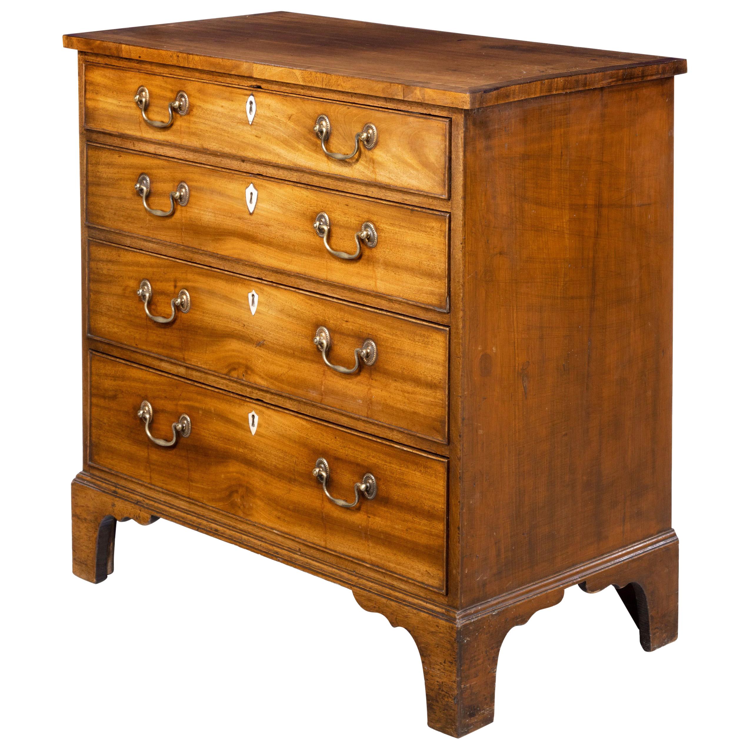 Fine Sheraton Period Chest of Drawers of Small Proportions
