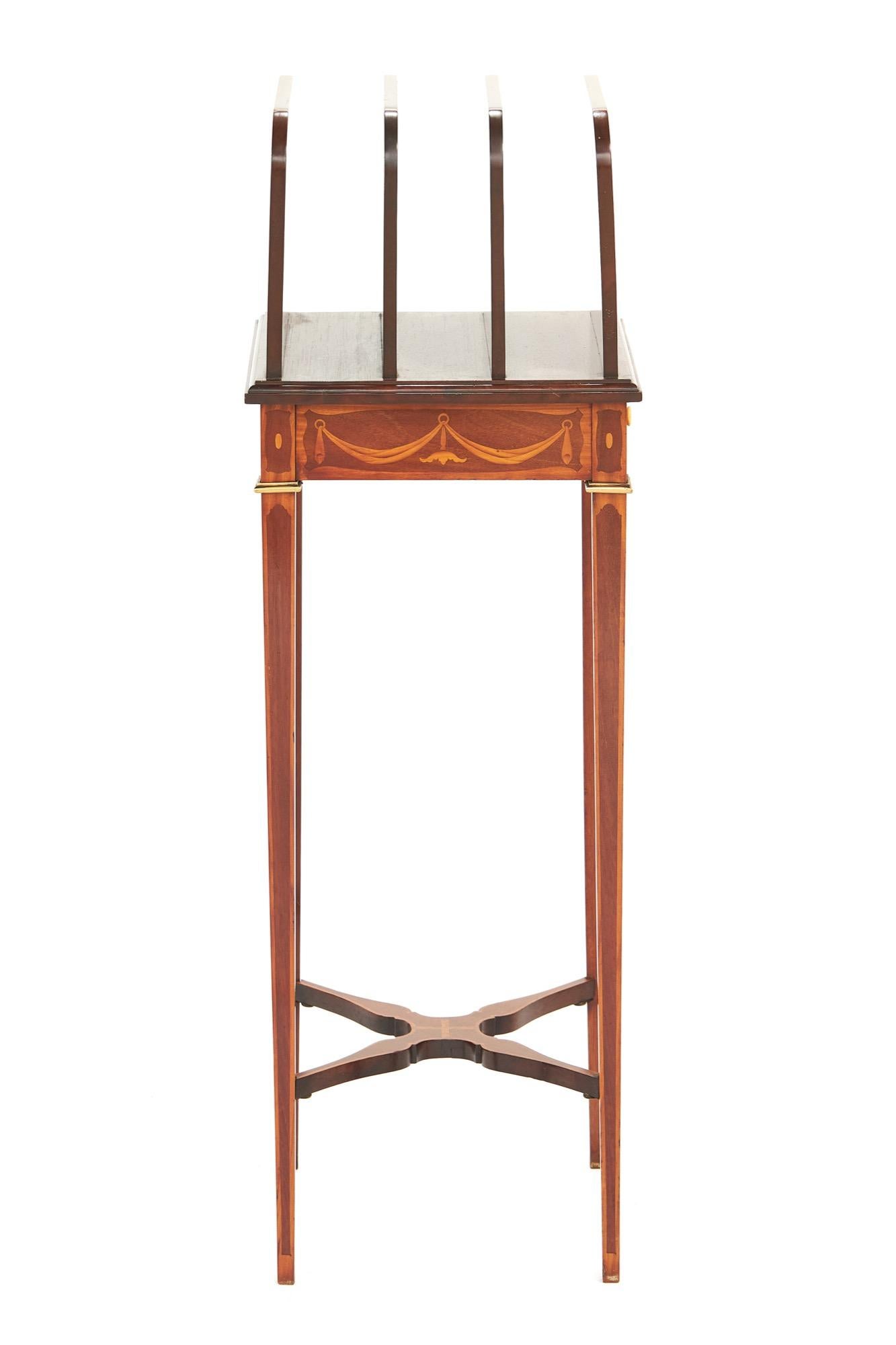 Britannico Bene  Sheraton Revival intarsiato  Canterbury sullo stand in vendita