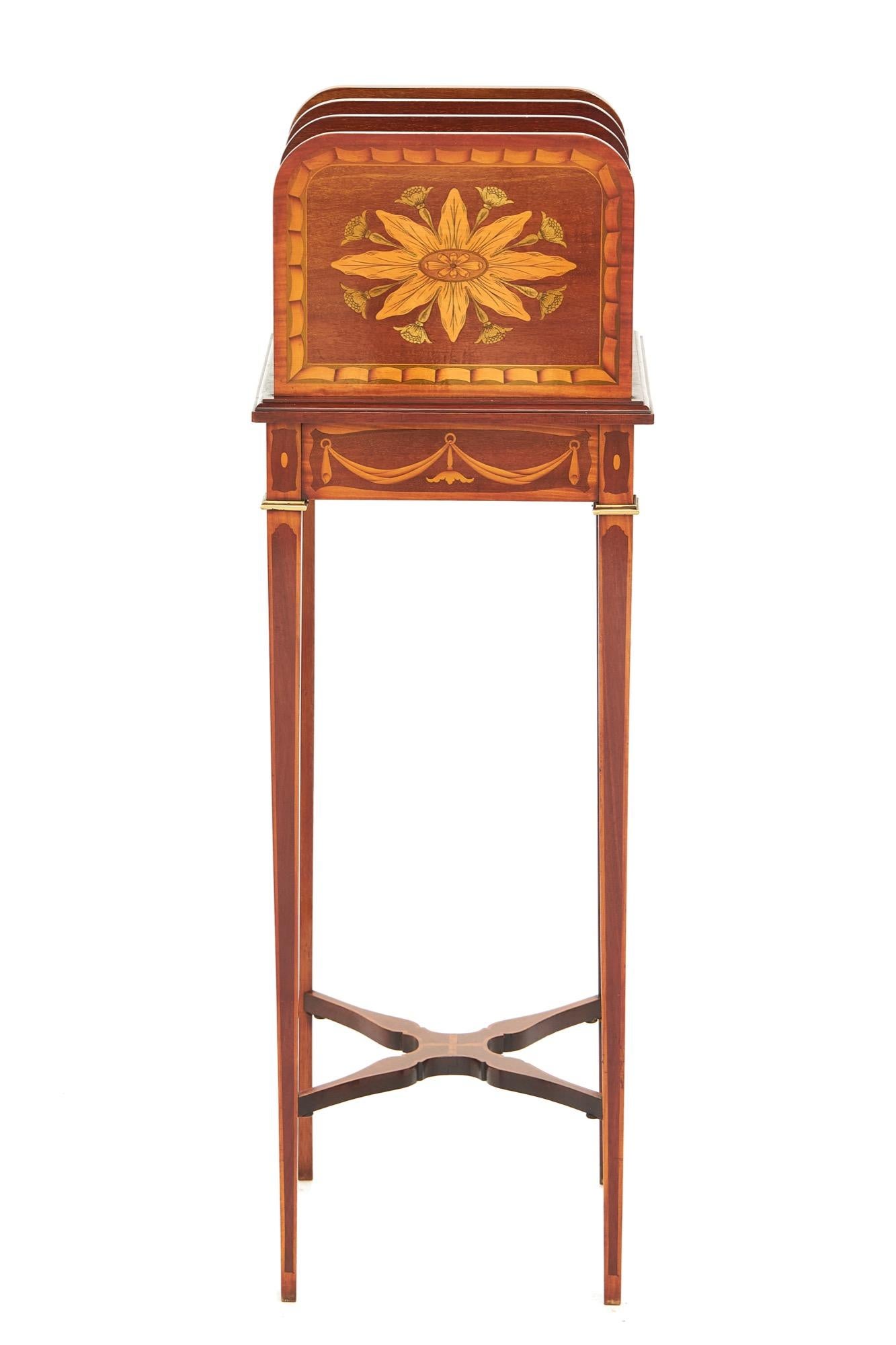 Lucidato Bene  Sheraton Revival intarsiato  Canterbury sullo stand in vendita