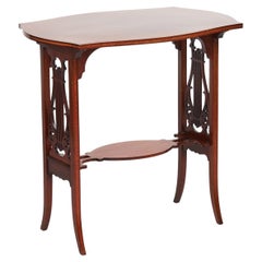 Fine table d'appoint Lyre en acajou Revival incrusté et sculpté [B].