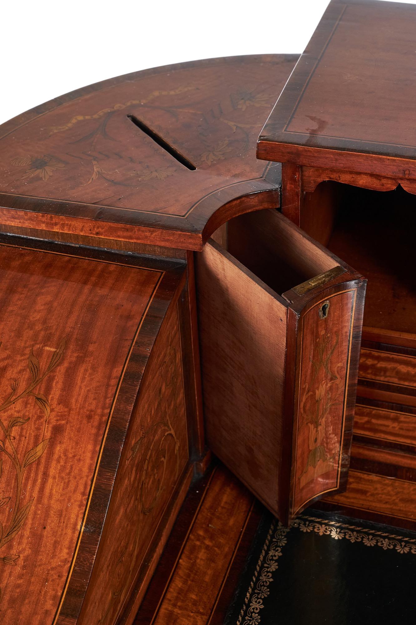 Feiner Sheraton Revival Schreibtisch mit Intarsien aus Satinholz, Carlton House, mit Briefkästen, Ci im Angebot 1