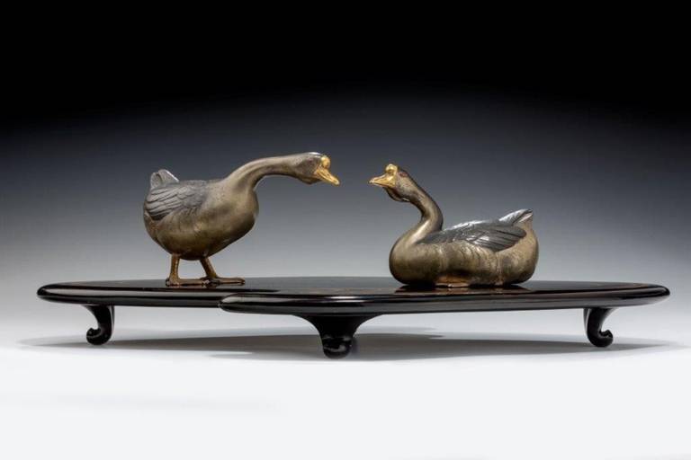 Fine Showa Period Okimono of Two Geese In Good Condition For Sale In Lymington, Hampshire