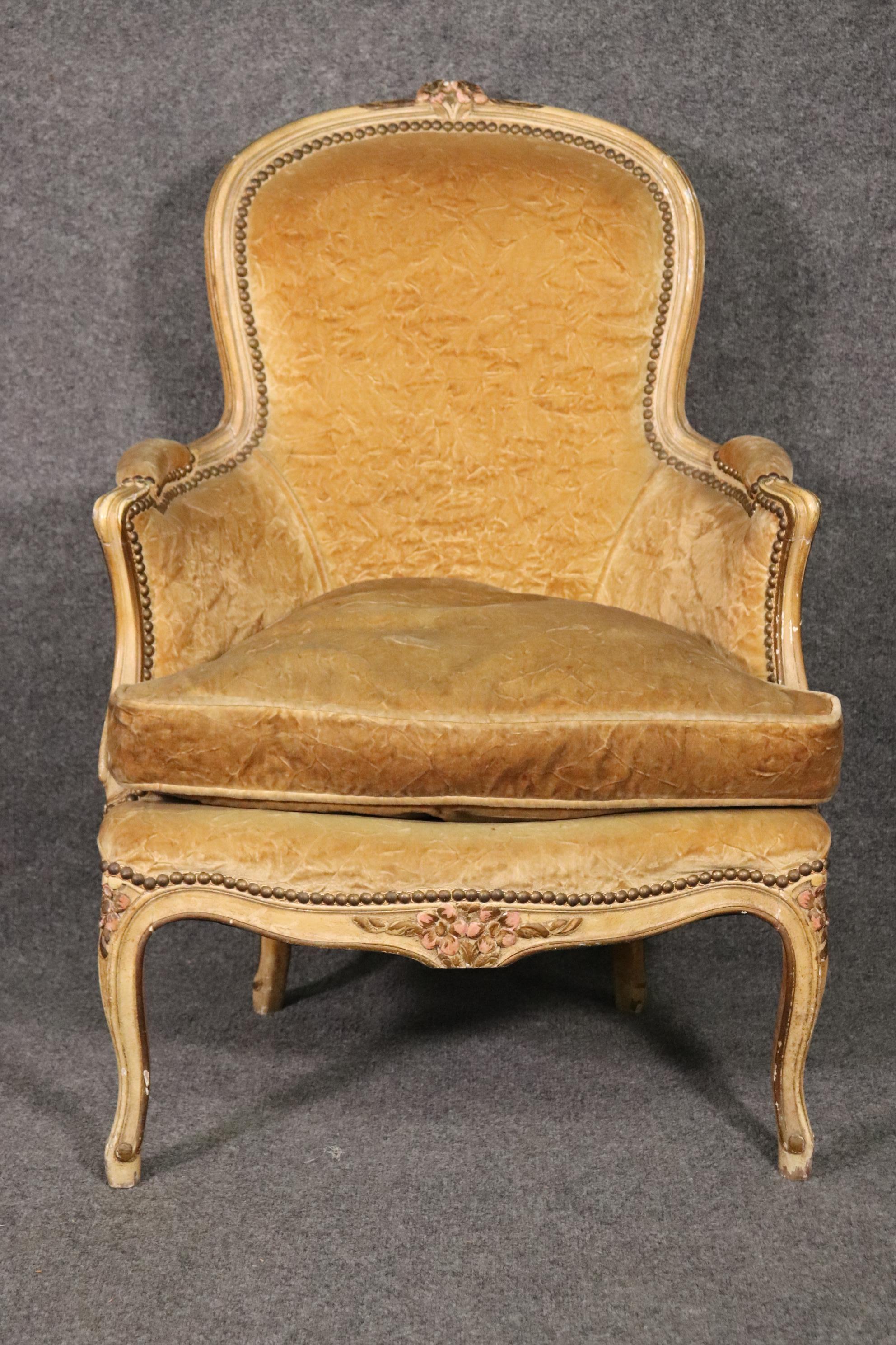 Fine Signed Maison Jansen Crushed Velvet French Louis XV Smaller Bergere Chair In Good Condition In Swedesboro, NJ