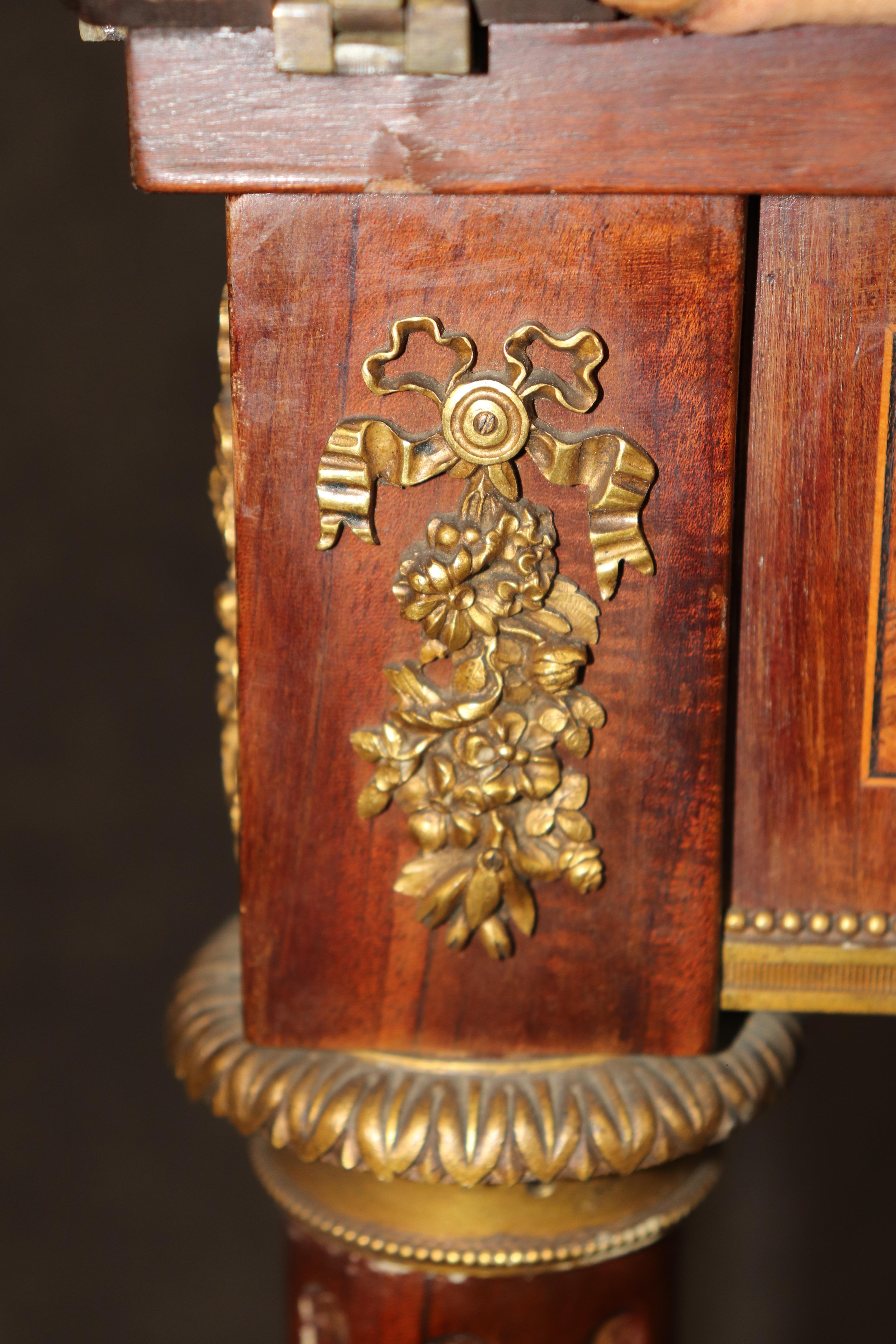 Late 19th Century Fine Signed Paul Sormani Kingwood Marquetry Napking Folding Card Games Table