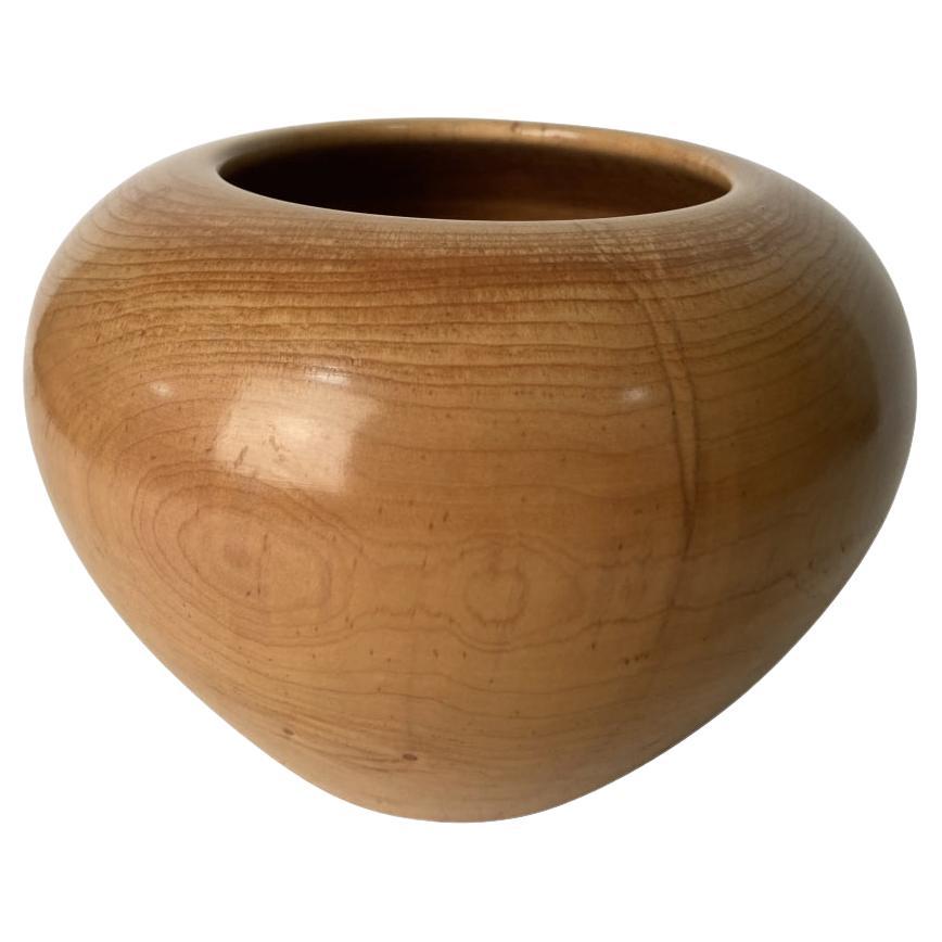 Vaso d'acero tornito e lucidato finemente firmato