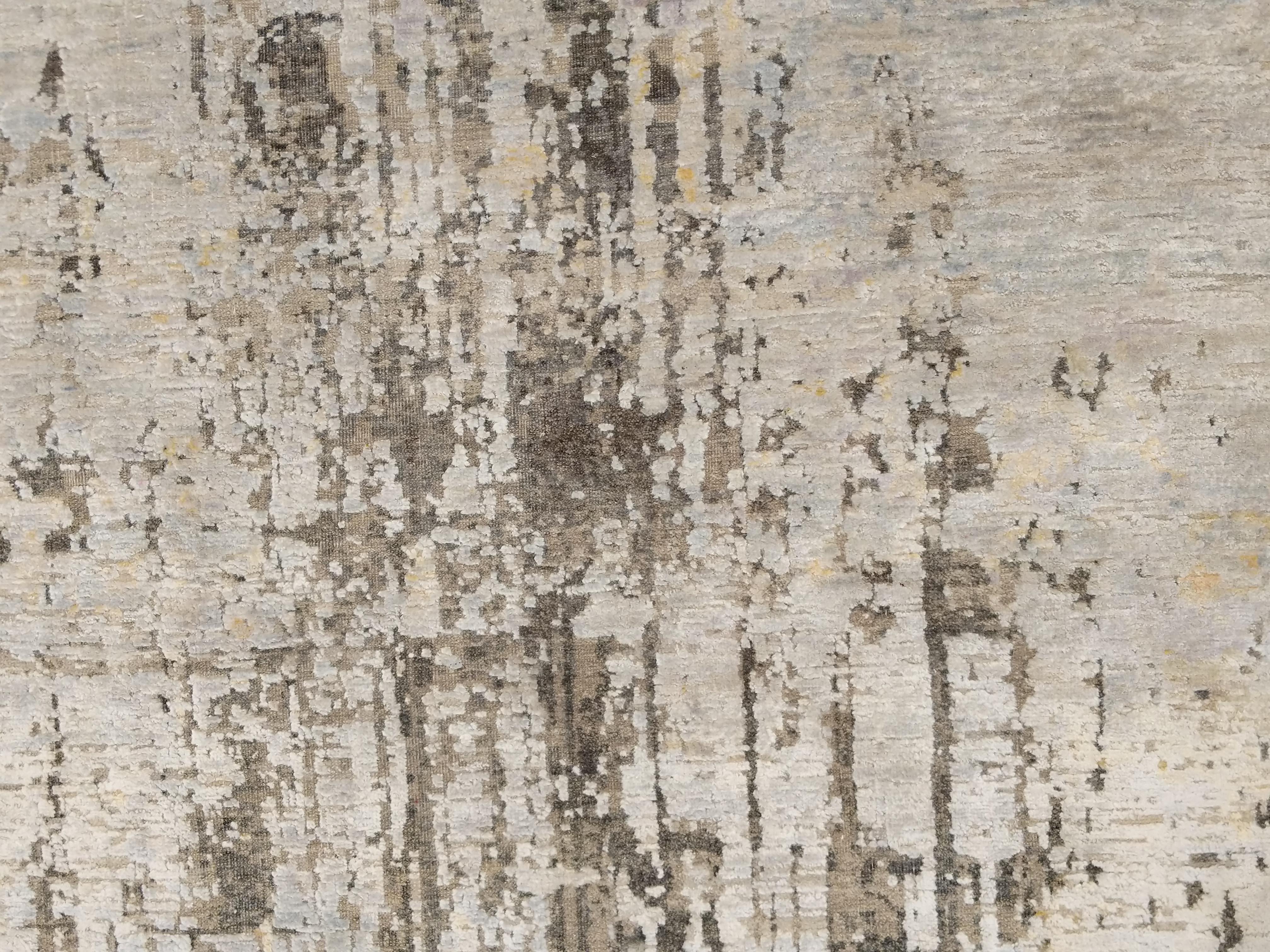 XXIe siècle et contemporain Tapis contemporain en soie fine et laine au design abstrait moderne et abstrait en vente