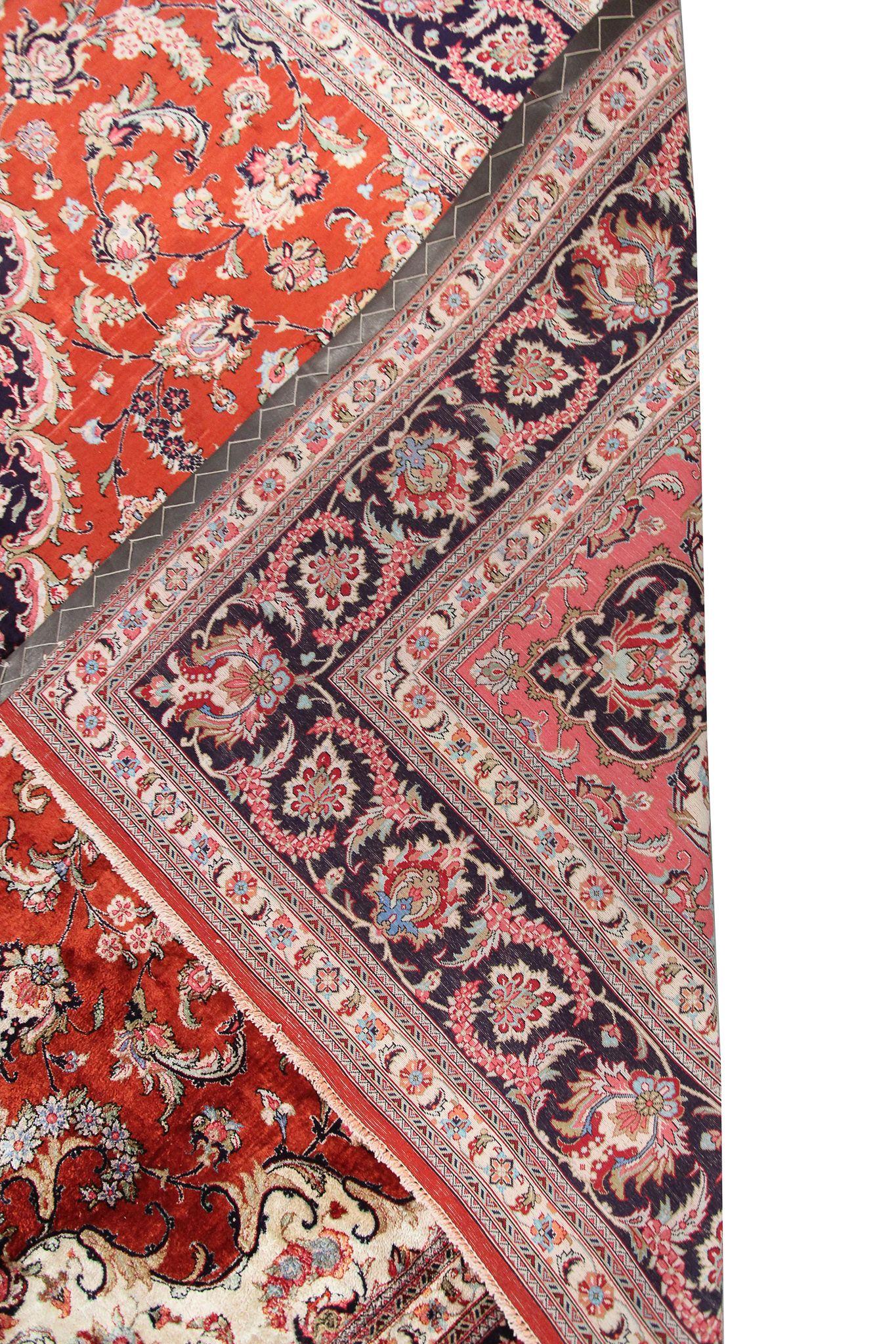 Fine Silk Ghom Persian Ghom Rug Qum Rug Handmade Silk Foundation In Excellent Condition For Sale In New York, NY