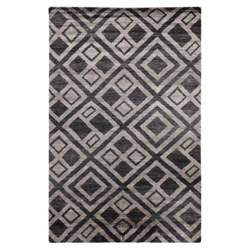 Tapis en soie fine nouée à la main gris anthracite Collection Djoharian