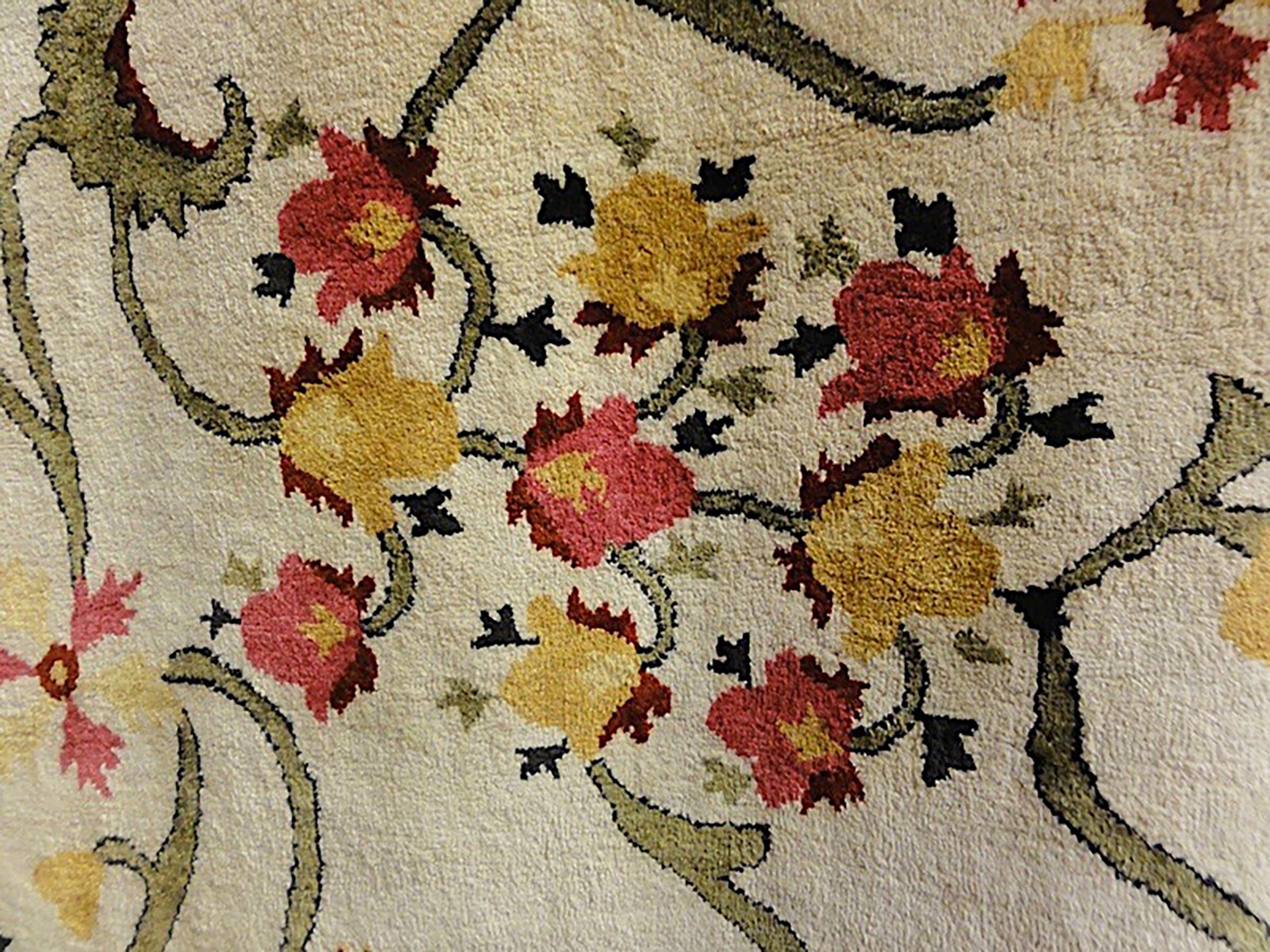 Indiano Tappeto in seta pregiata con design Suzani in vendita