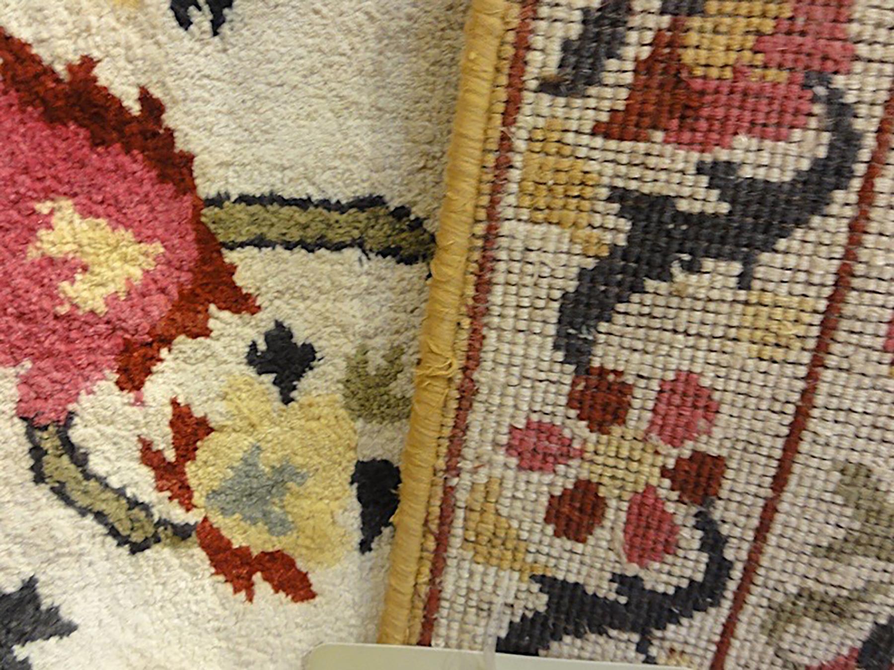 Tessuto a mano Tappeto in seta pregiata con design Suzani in vendita