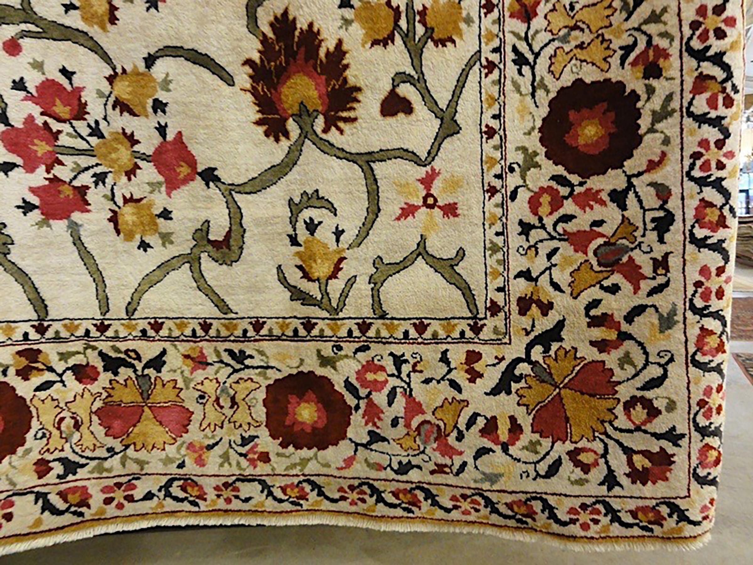 Tappeto in seta pregiata con design Suzani In condizioni buone in vendita a Santa Barbara, CA