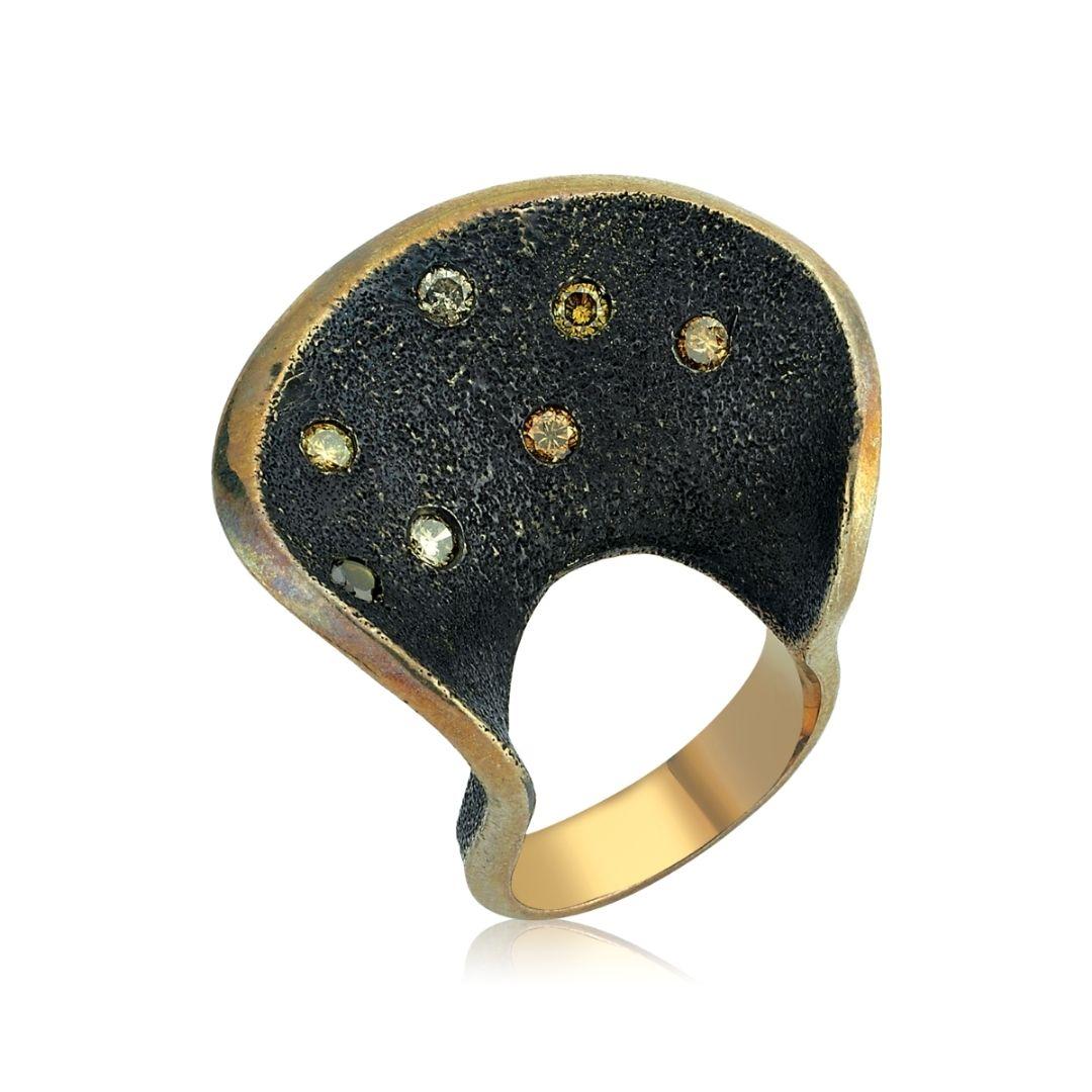 13 g oxidized 925 silver ring with 0.13 ct champagne diamonds.