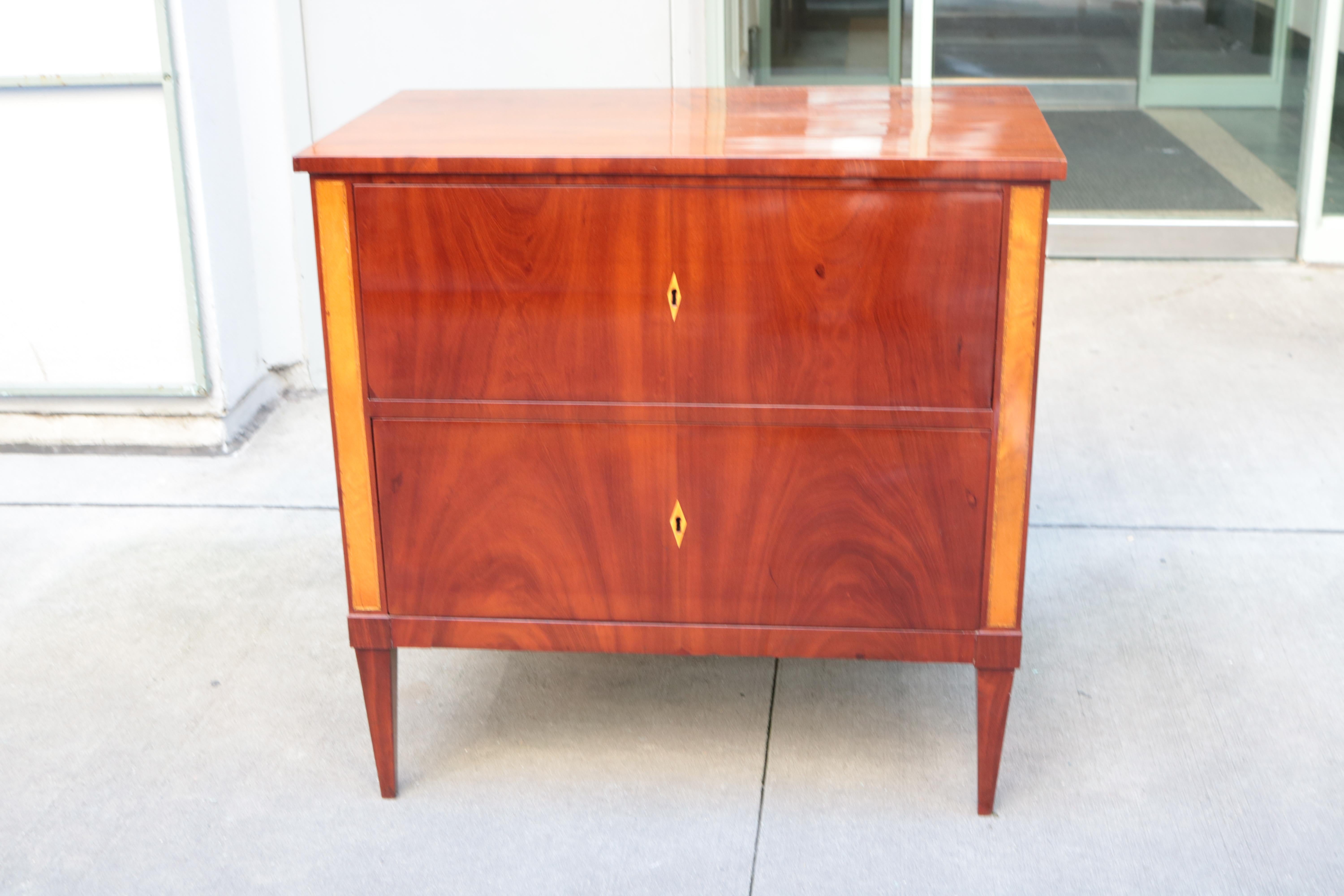 Austriaco Fine cassettiera singola Biedermeier in vendita