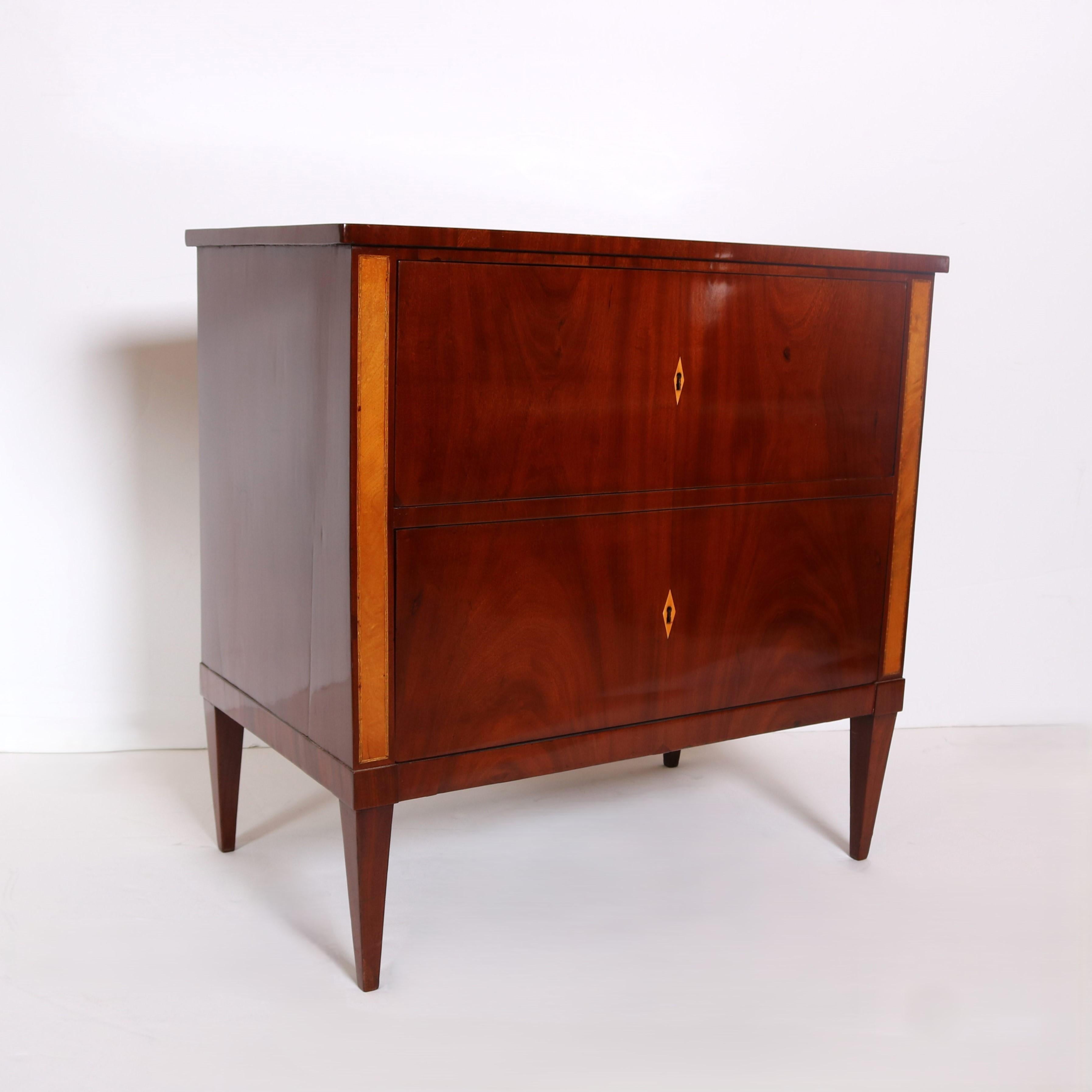 Austriaco Fine cassettiera singola Biedermeier in vendita