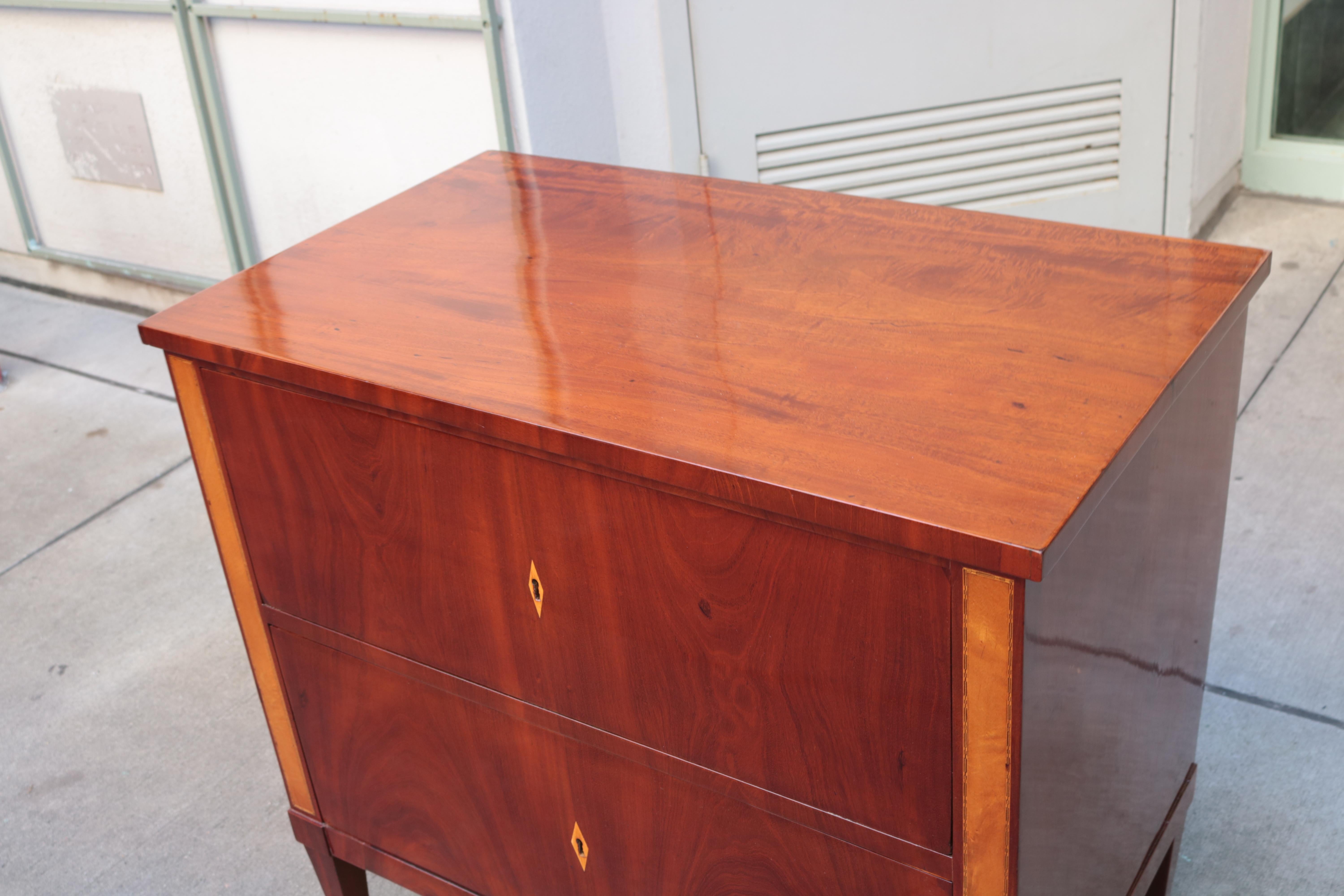 Mordenzato Fine cassettiera singola Biedermeier in vendita