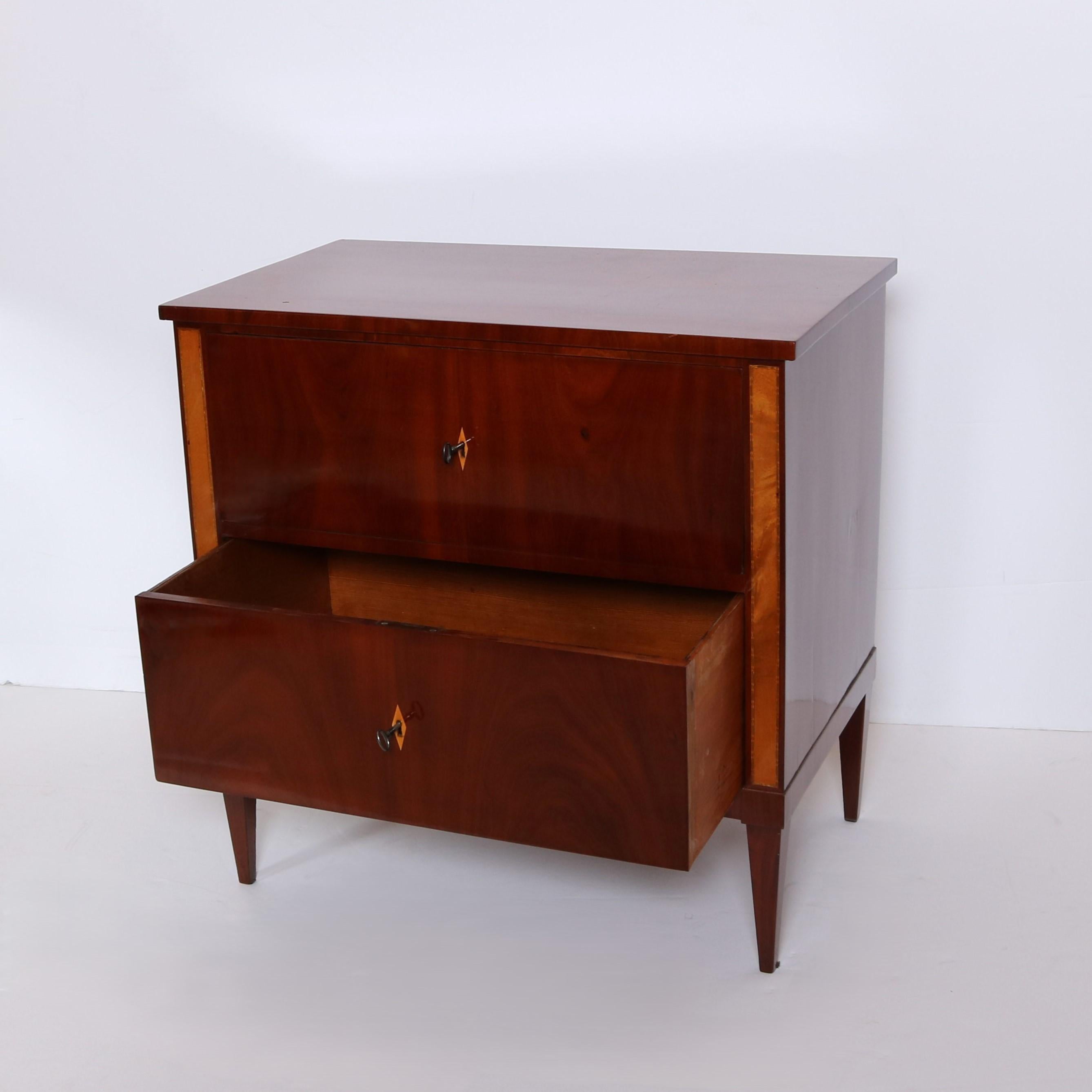 Fine cassettiera singola Biedermeier In condizioni buone in vendita a New York, NY