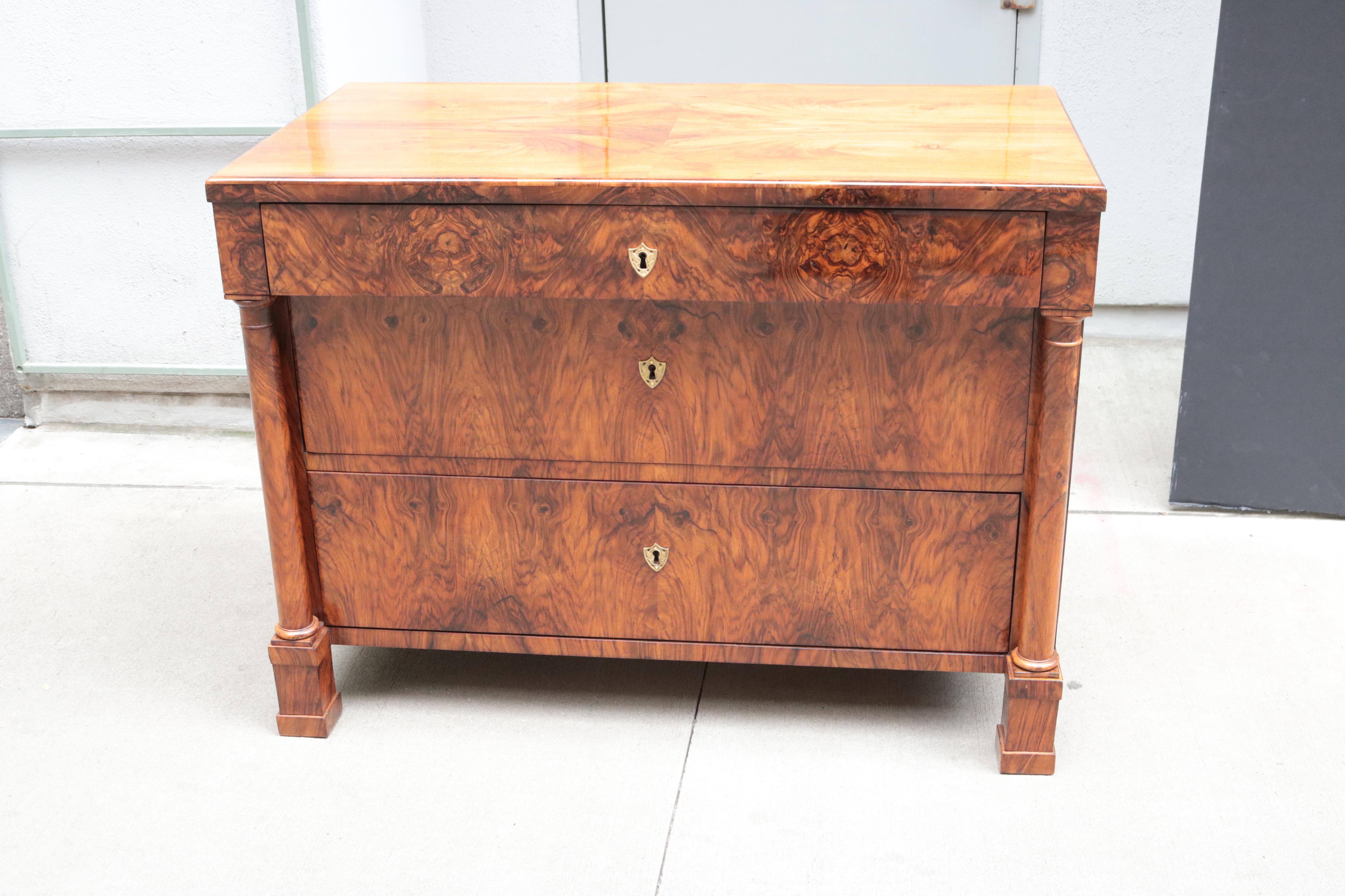 Fine Single Biedermeier Chest of Drawers For Sale 1