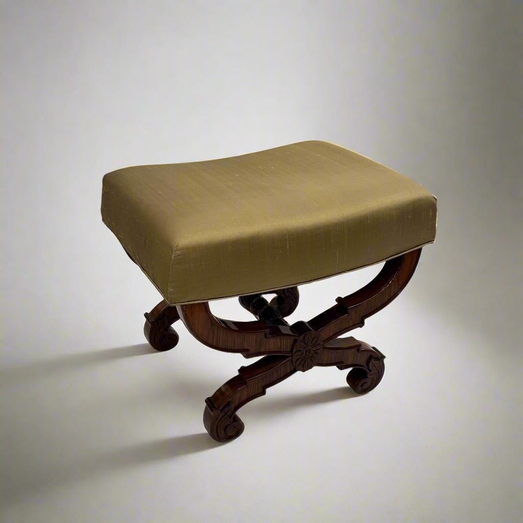A fine pair of neoclassical stools.
Beautiful veneer with fine carved details.
