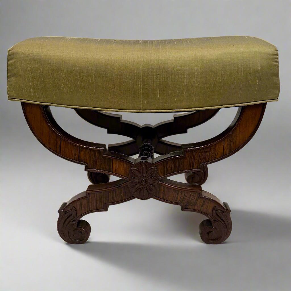 Fine single Neoclassical Stool In Good Condition For Sale In New York, NY