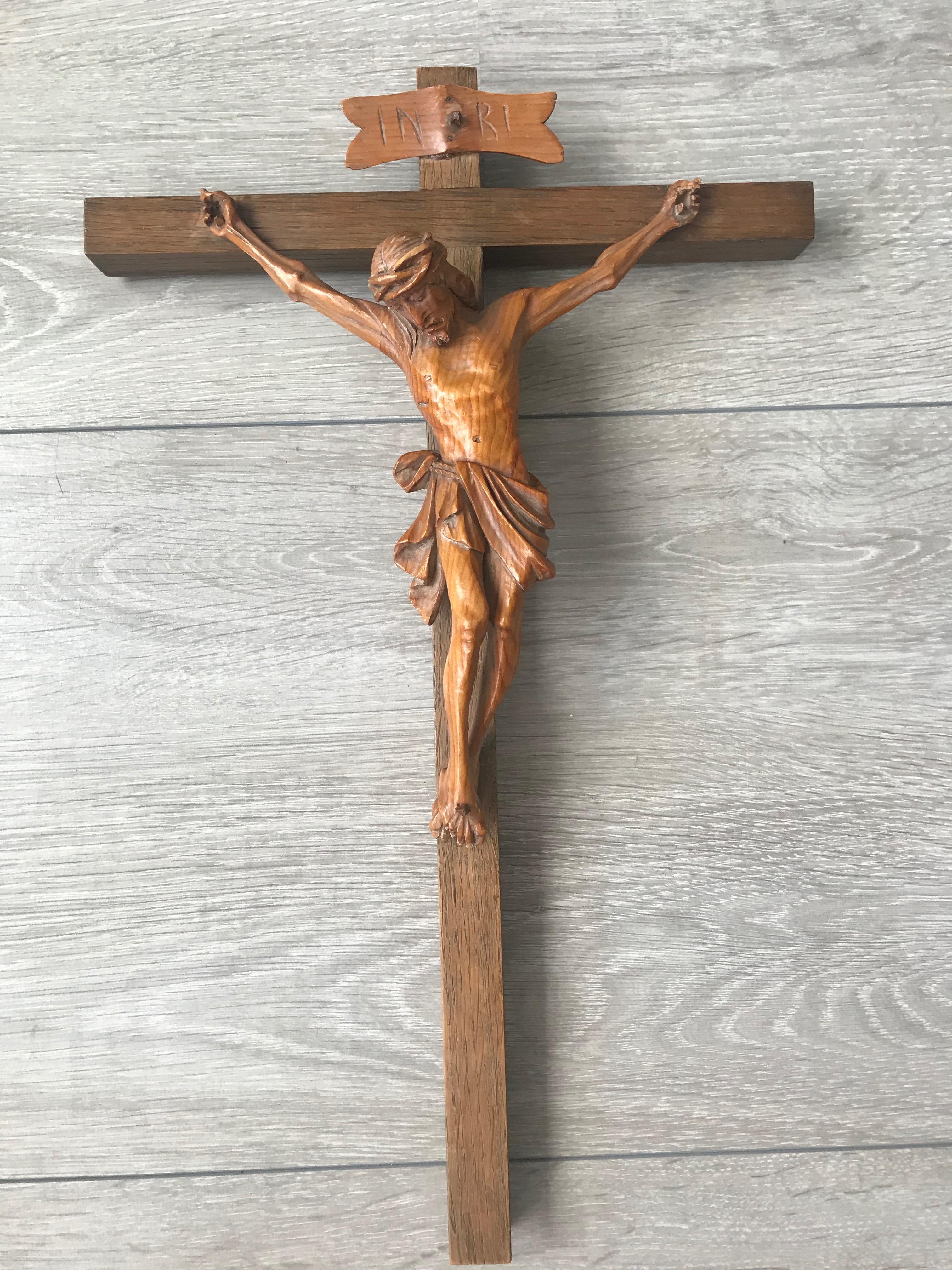 Small Size Antique Handcrafted and Carved Pine and Oak Home Wall Christ Crucifix In Good Condition For Sale In Lisse, NL