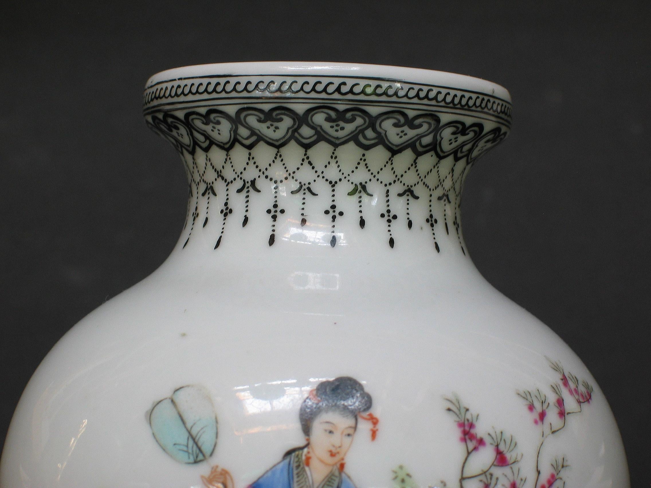 20th Century Fine Small Chinese Famille Rose Eggshell Bulbous Vase For Sale