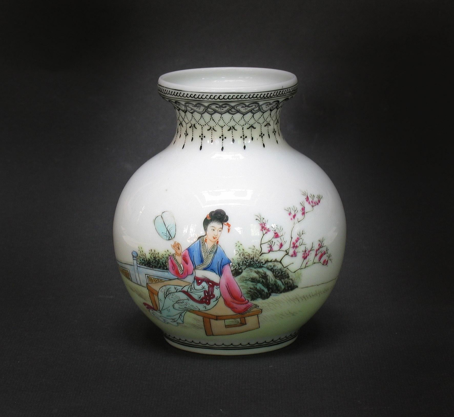 Fine Small Chinese Famille Rose Eggshell Bulbous Vase For Sale 1