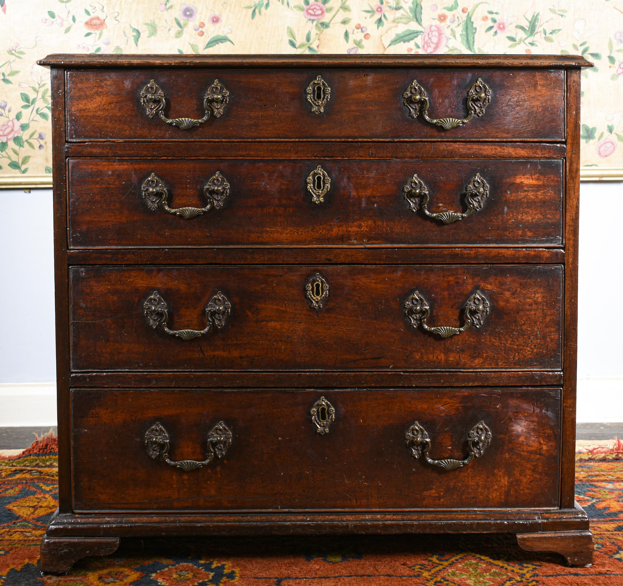 Fine Small Chippendale Mahogany Chest of Drawers For Sale 2