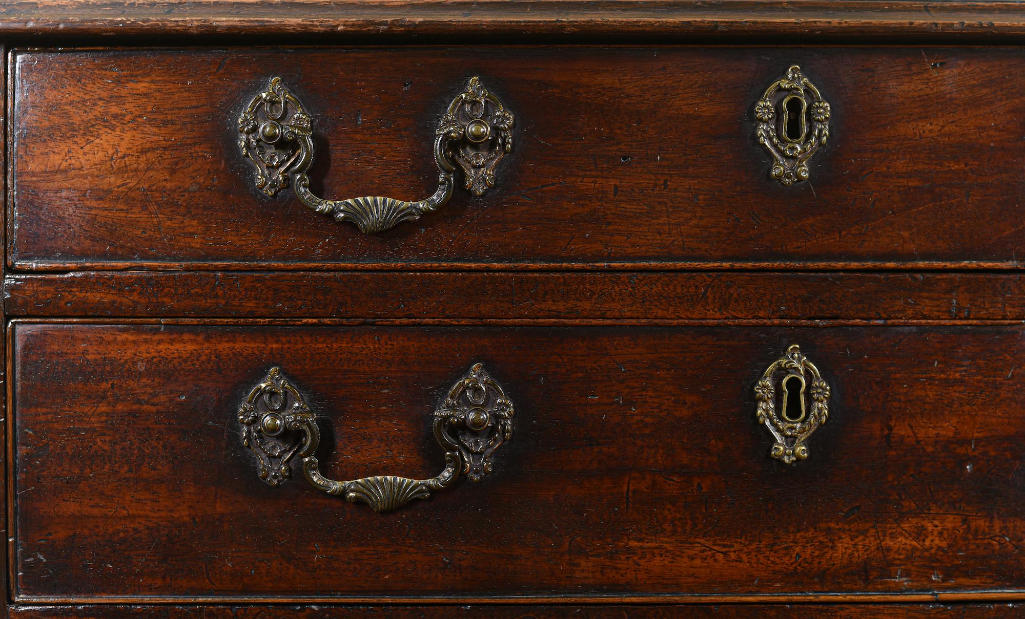 18th Century and Earlier Fine Small Chippendale Mahogany Chest of Drawers For Sale