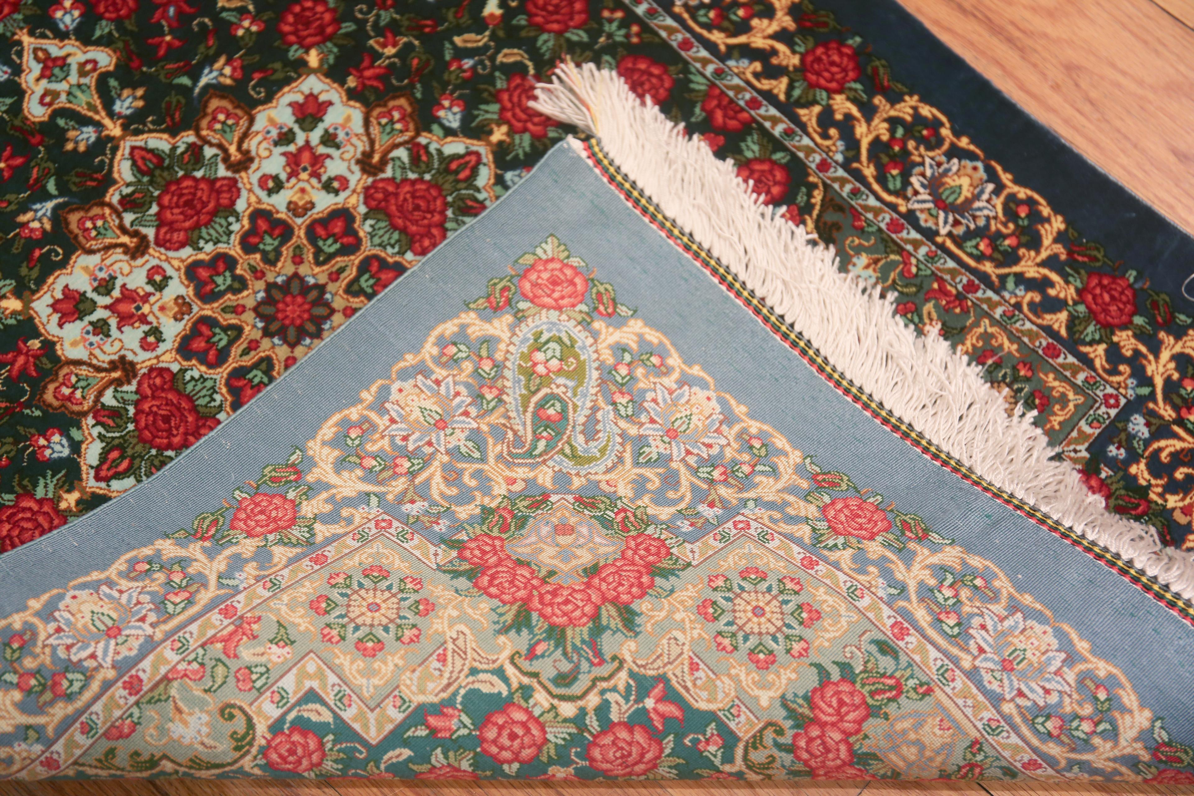 Petit tapis persan vintage Qum à fleurs vertes, 2' x 3' Bon état - En vente à New York, NY