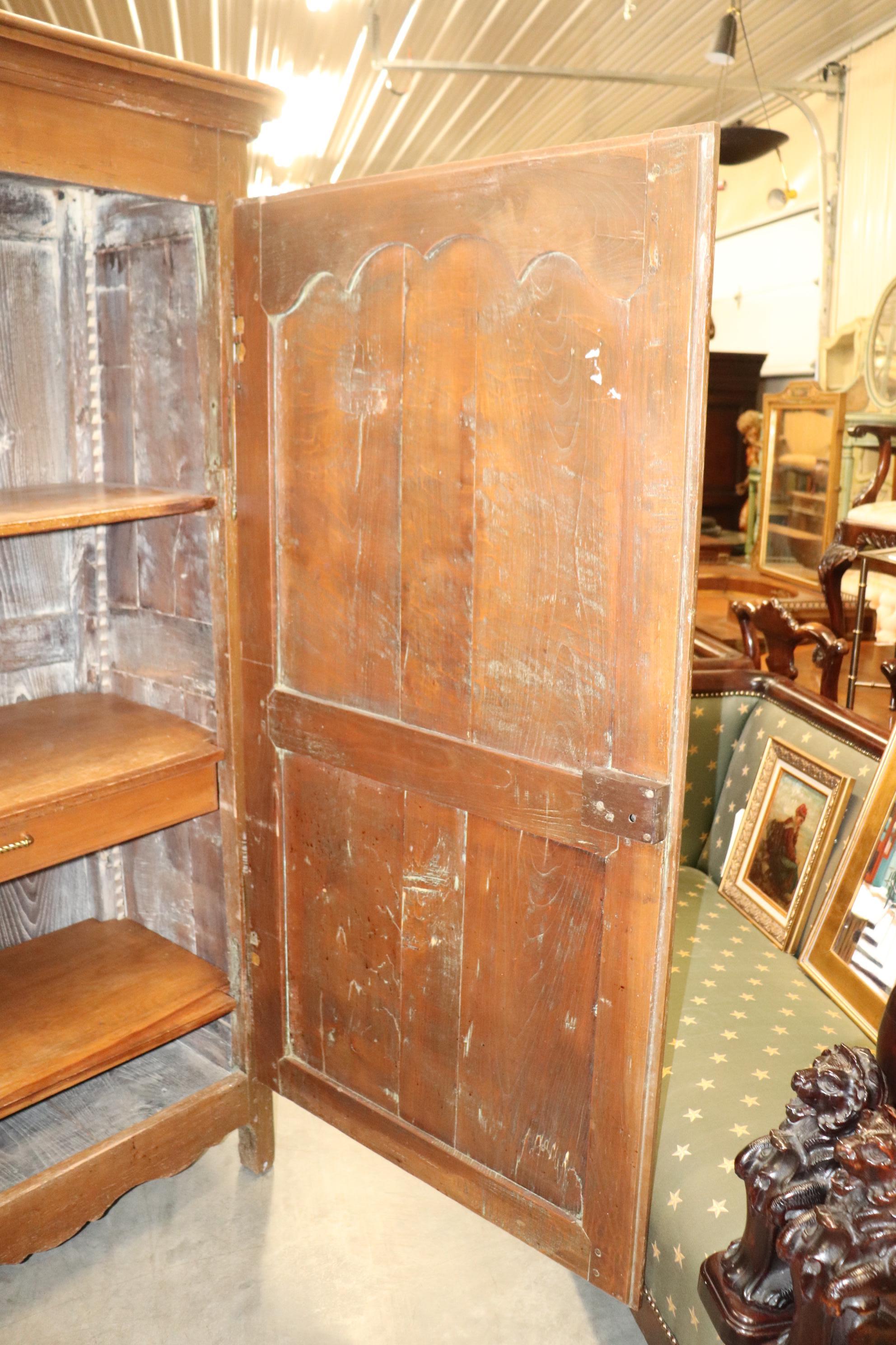 Fine Solid Oak Single Door French Country Armoire Bonnetiere Circa 1840s In Good Condition For Sale In Swedesboro, NJ