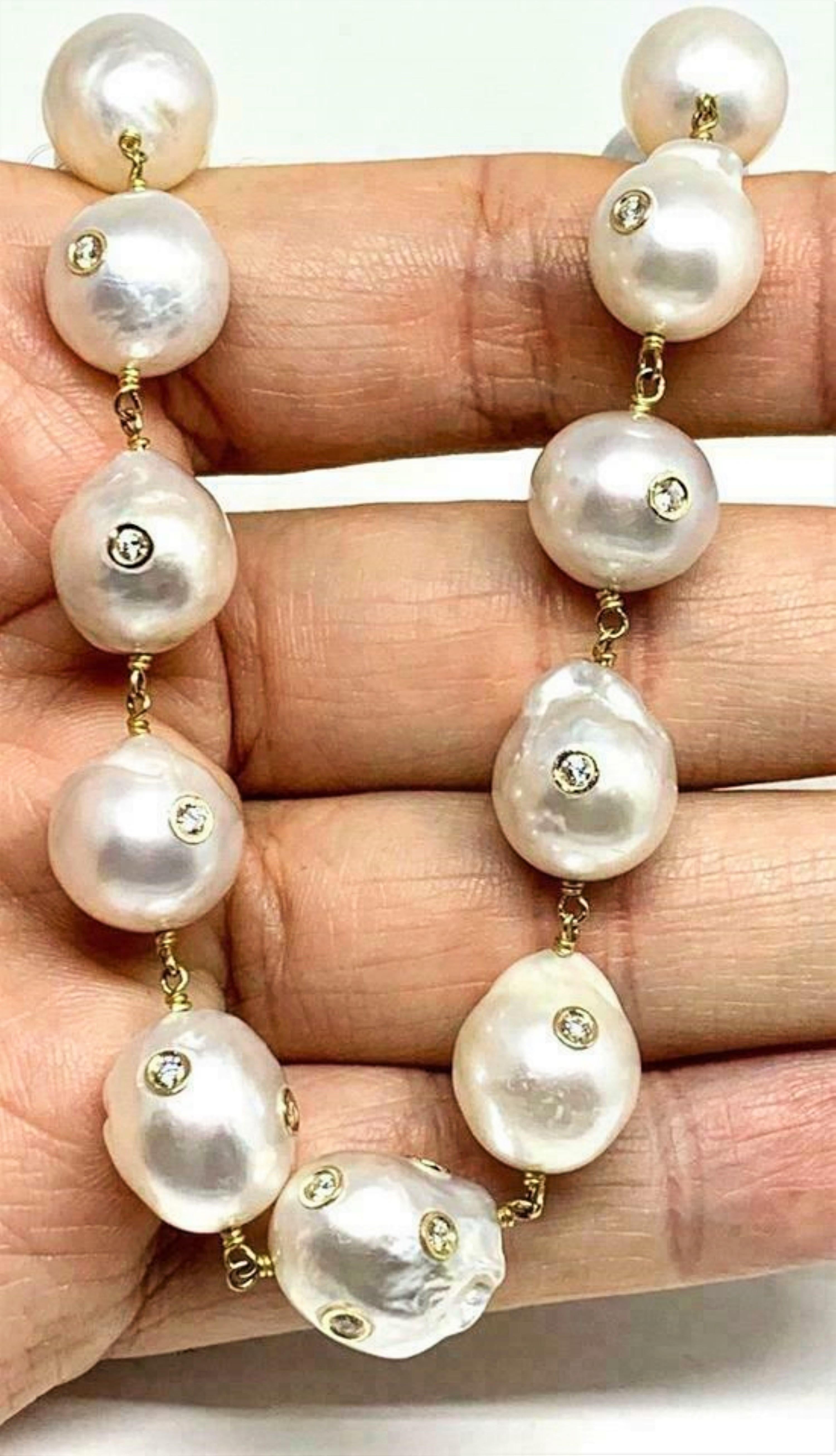 Round Cut Fine South Sea Pearl Diamond 18 Karat Necklace Certified For Sale