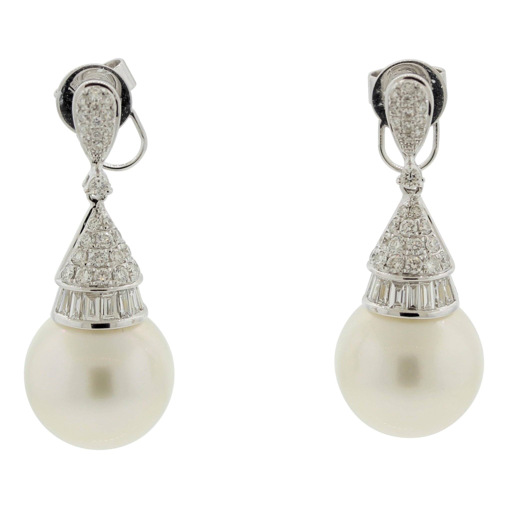 Pendants d'oreilles en goutte en or avec perles des mers du Sud et diamants