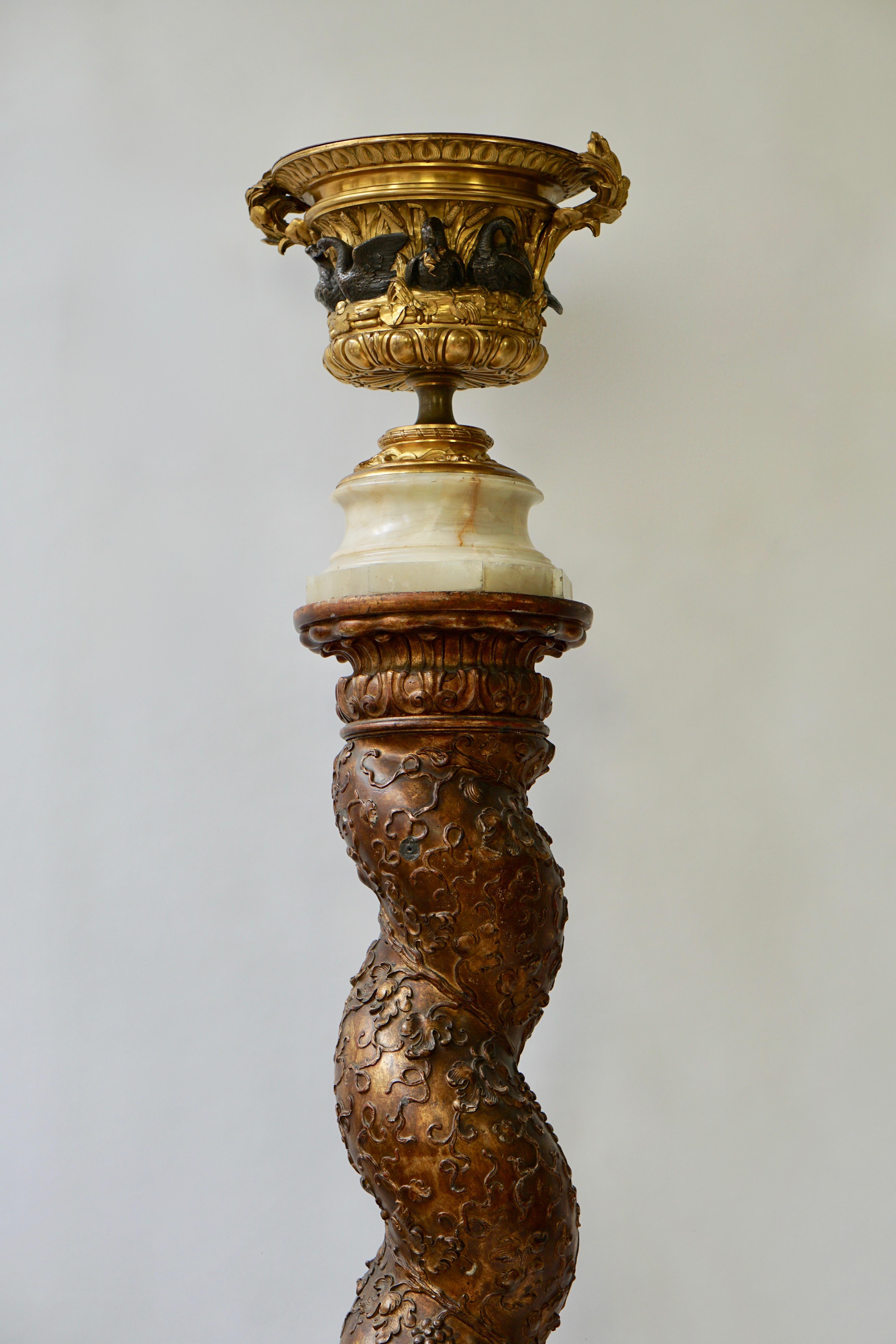 Feines spiralförmig gedrehtes Giltwood Column Pedestal (Neurokoko) im Angebot