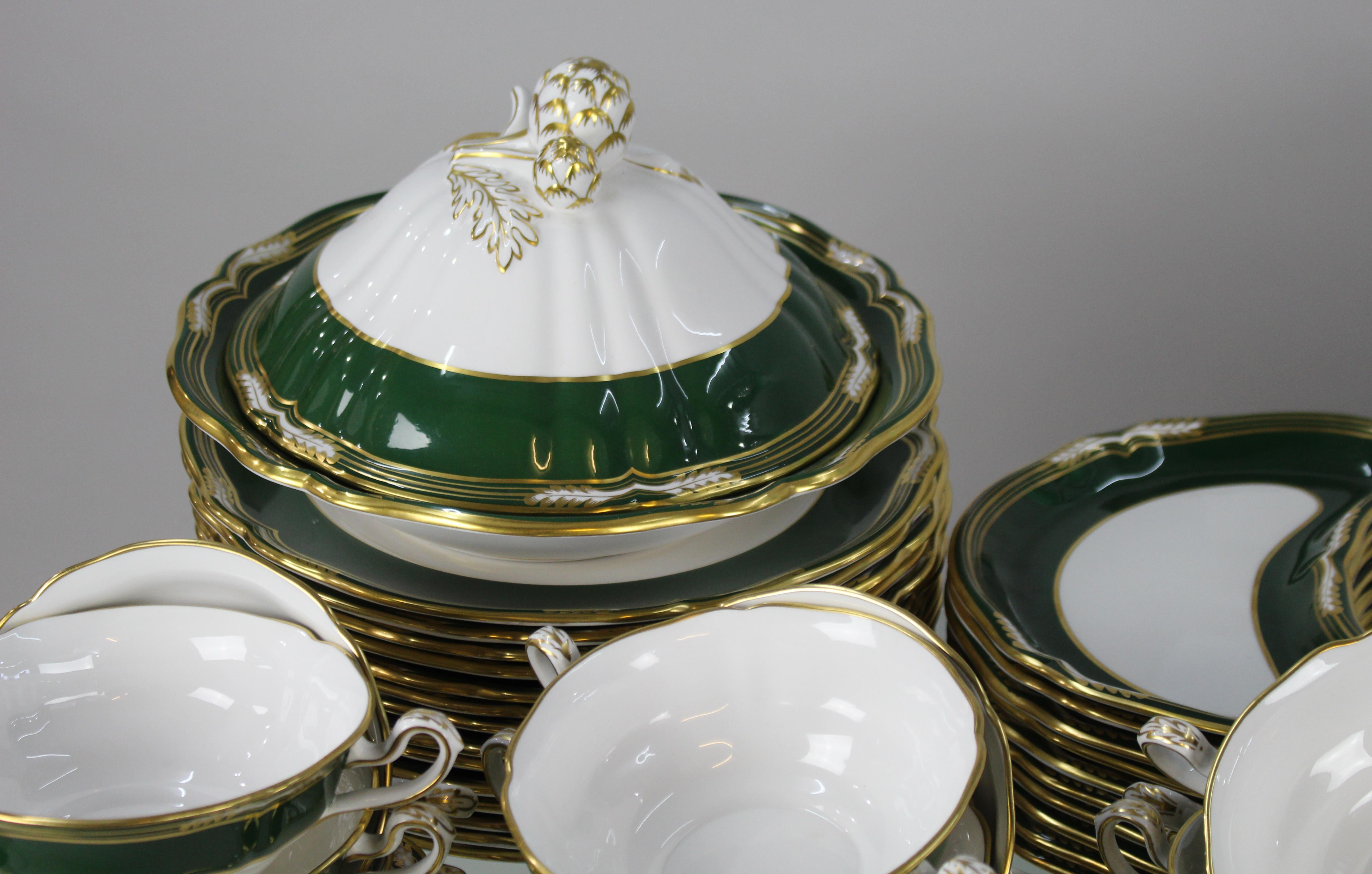 Fine Spode Harrogate Bone China Dinner Service In Good Condition For Sale In Worcester, GB