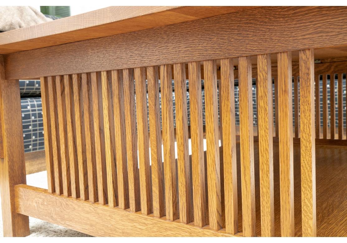 Fine Stickley Oak Large Scale Tiered Low Table (Table basse à étages en chêne)  en vente 5